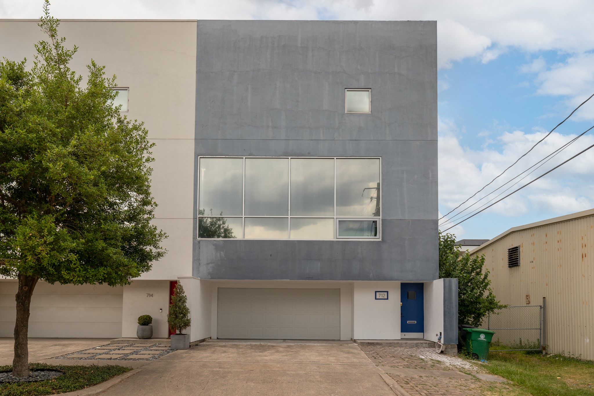 712 Parker Street Property Photo 2