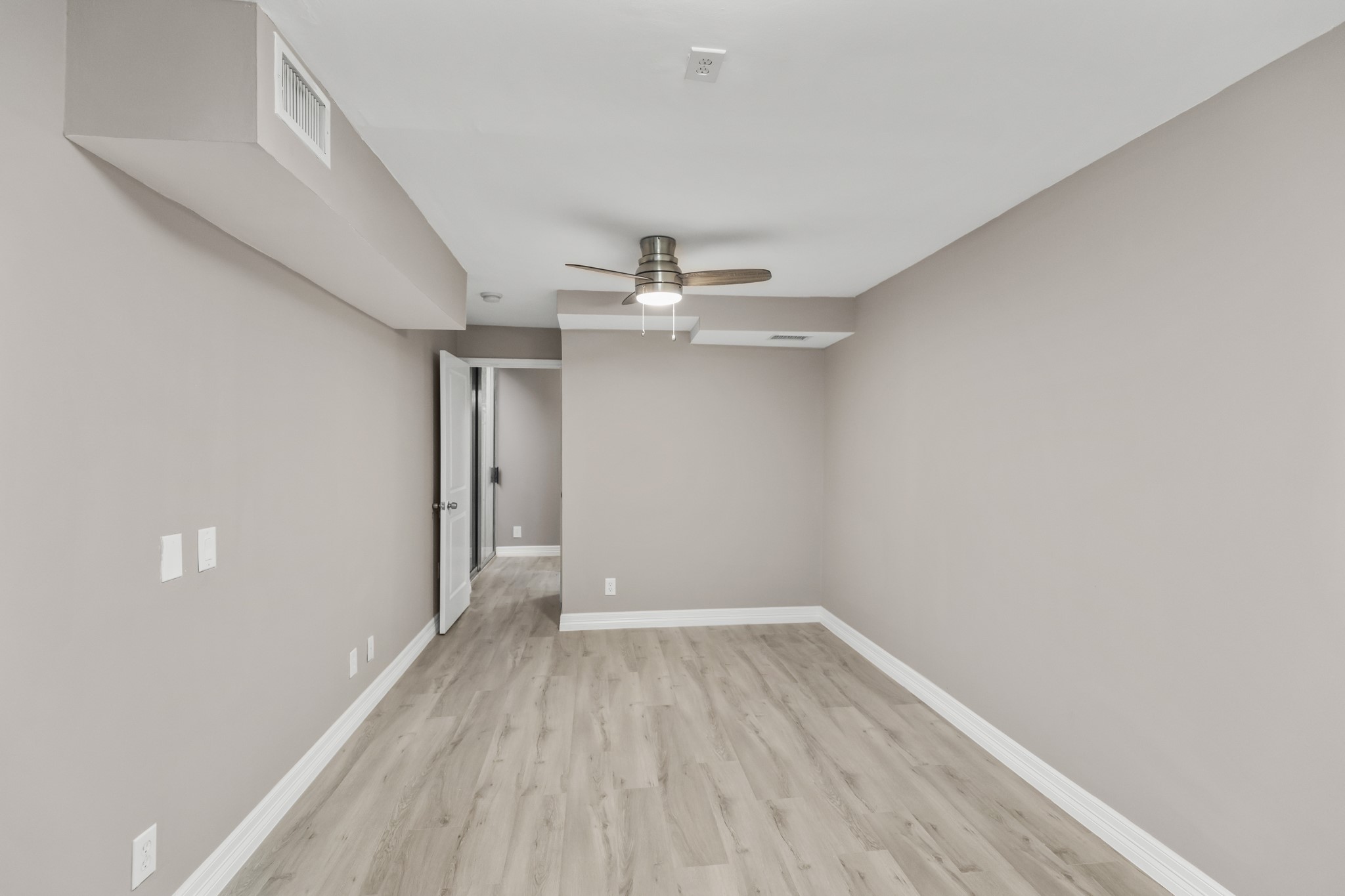 712 Parker Street Property Photo 5