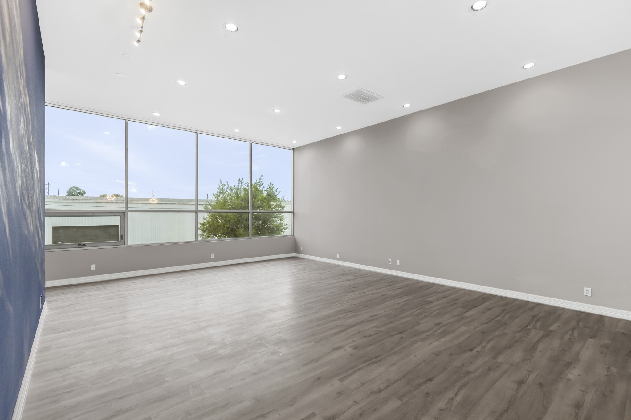 712 Parker Street Property Photo 8
