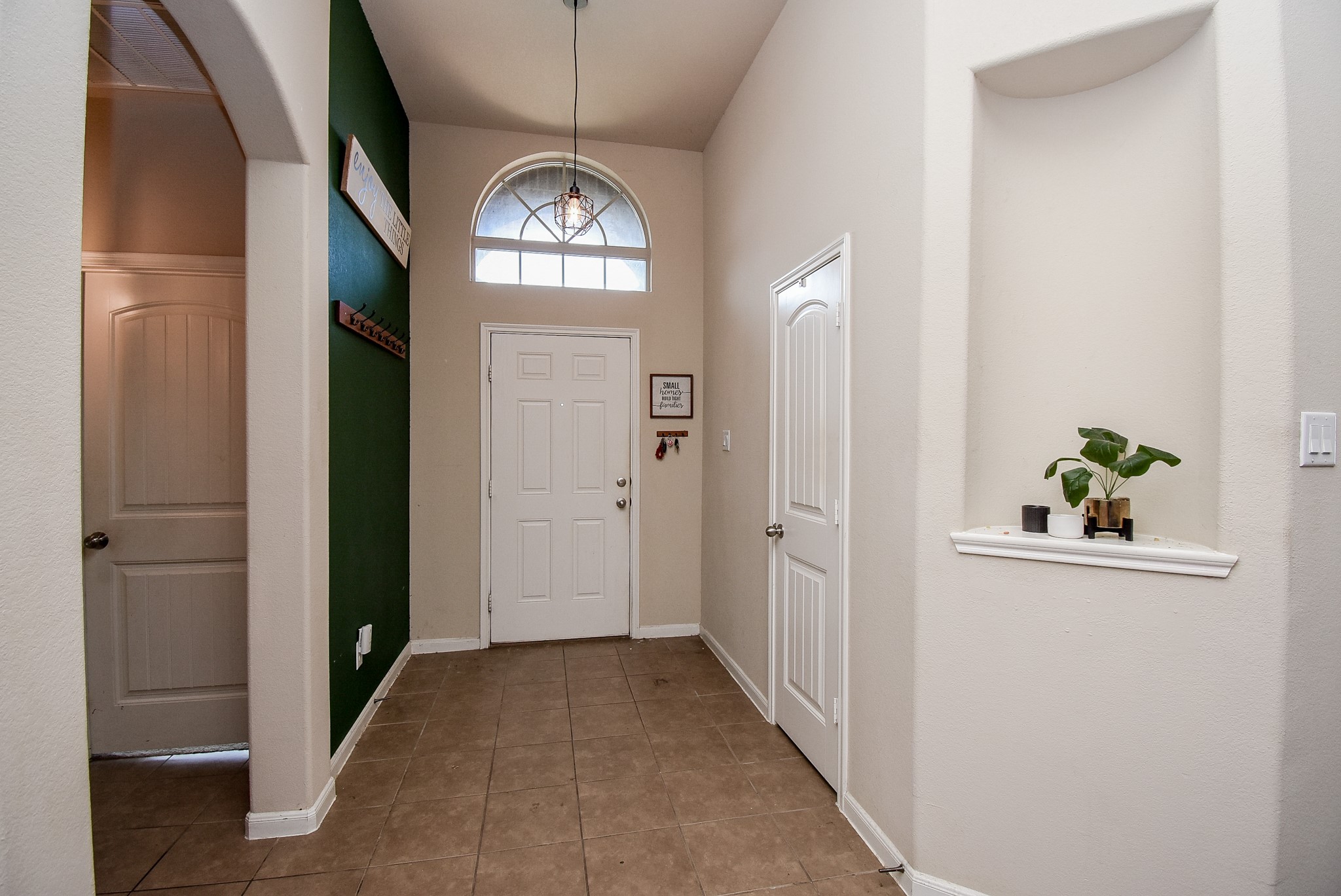 8610 Sweet Pasture Drive Property Photo 4