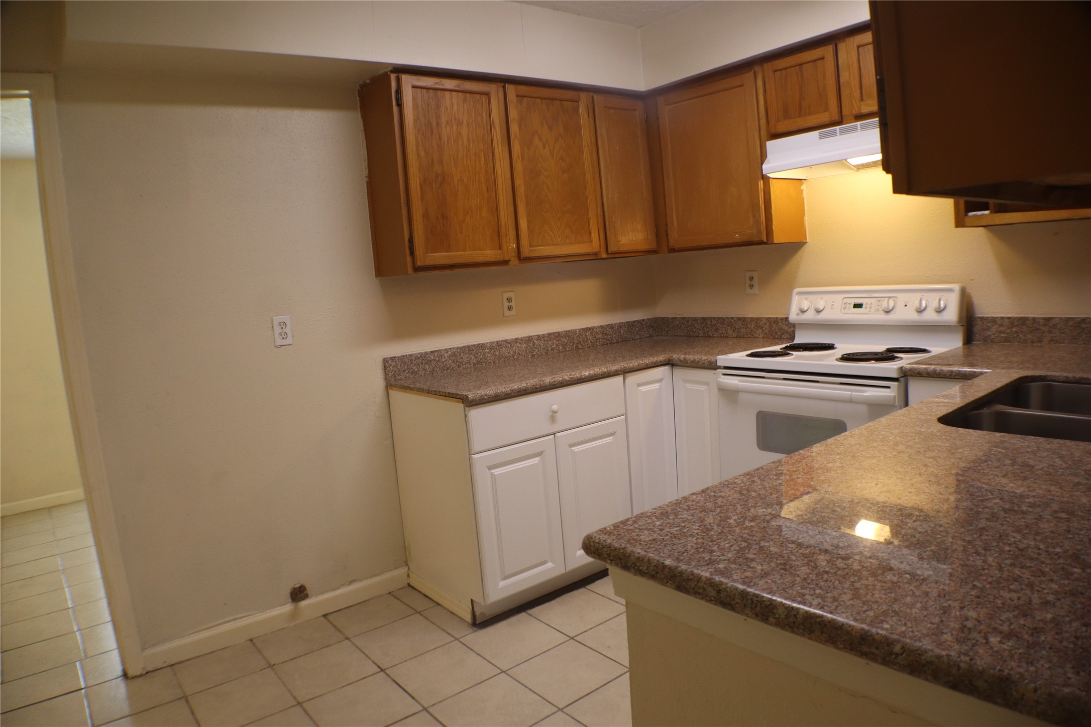 19307 Lazy Valley Drive Property Photo 5