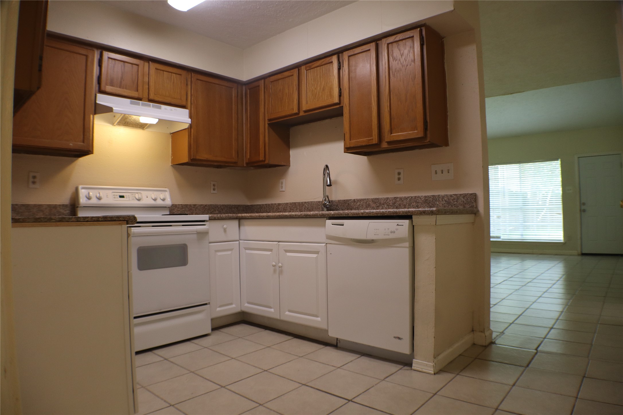 19307 Lazy Valley Drive Property Photo 7