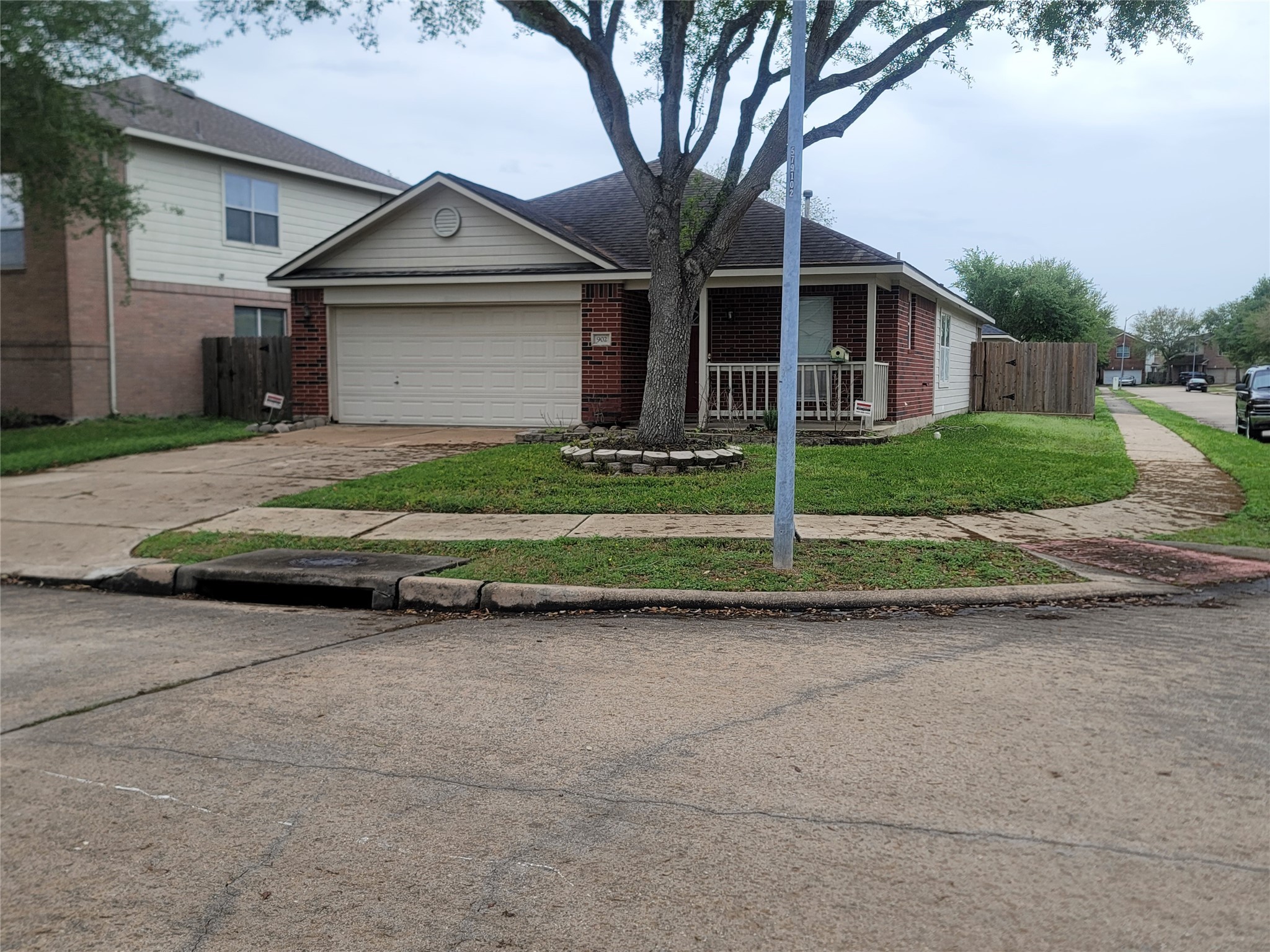 902 Andover Glen Dr Property Photo 1