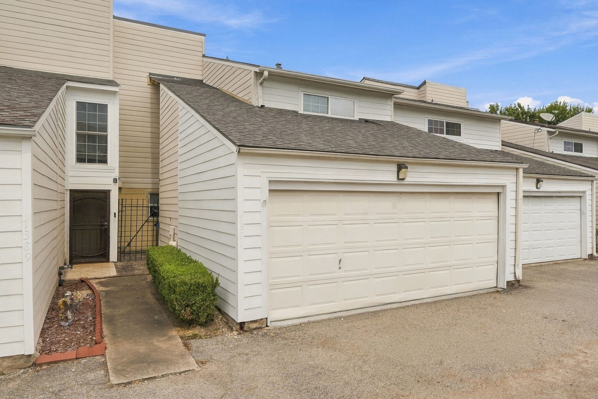 7391 Antoine Drive Property Photo 3