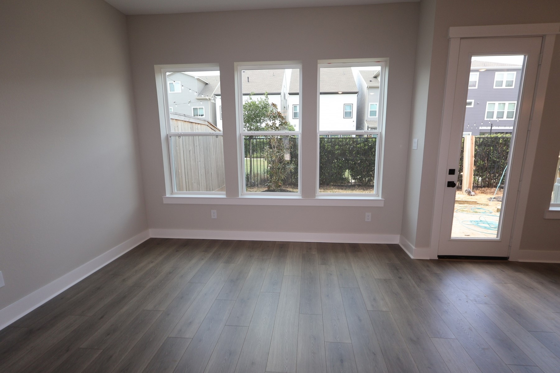 16024 Hayes Park Drive Property Photo 8