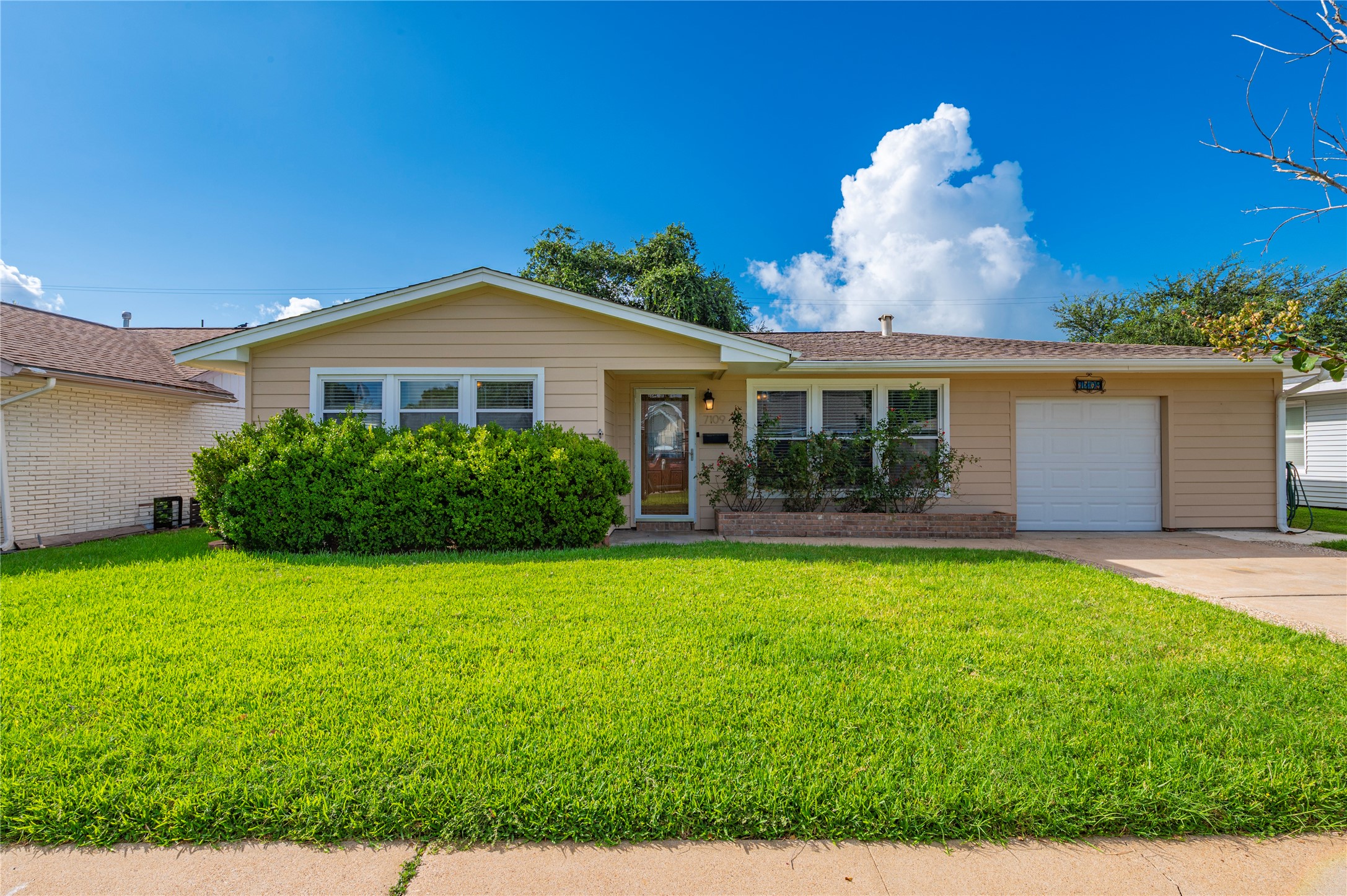 7109 Poplar Drive Property Photo 1