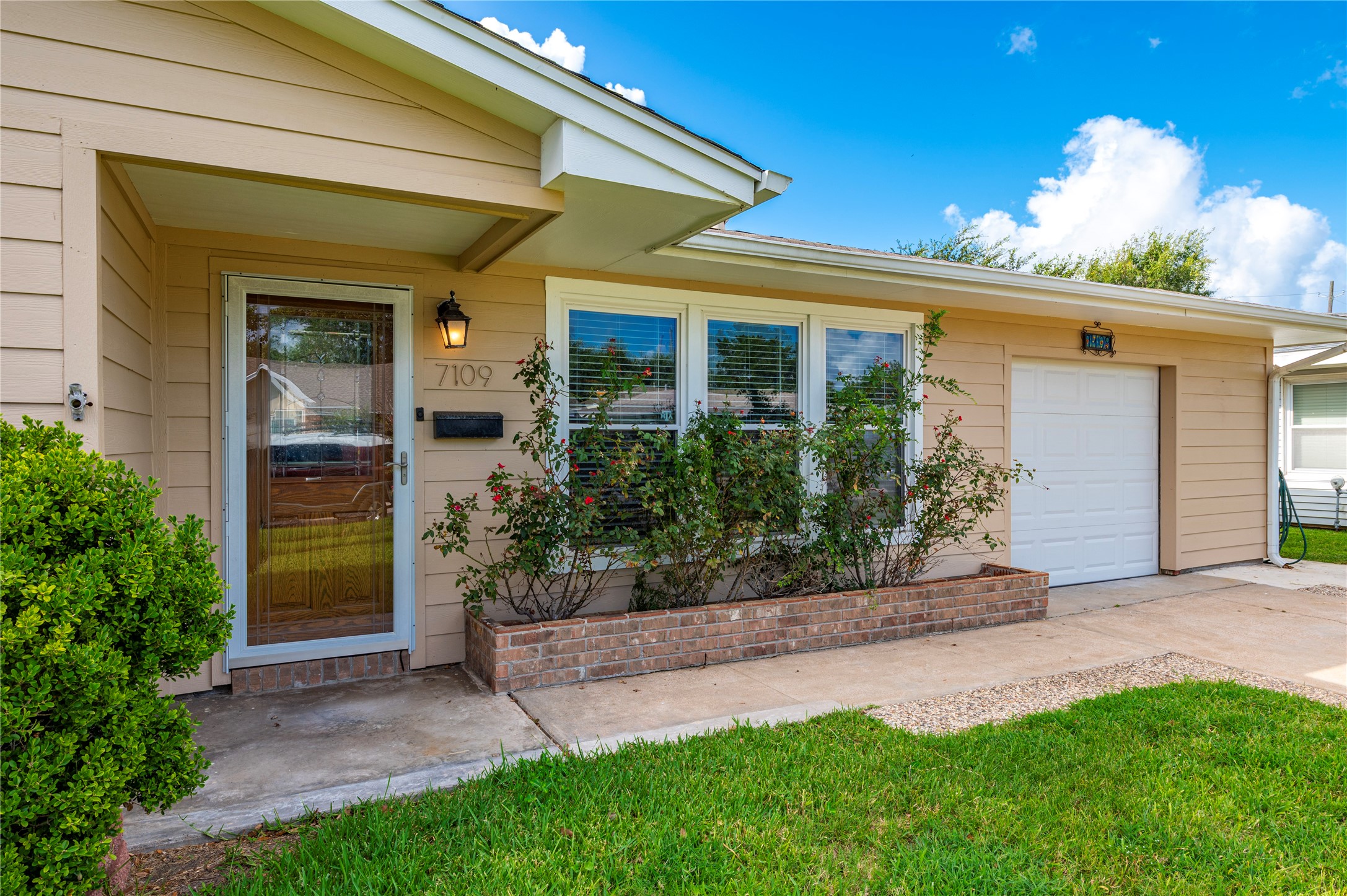 7109 Poplar Drive Property Photo 4