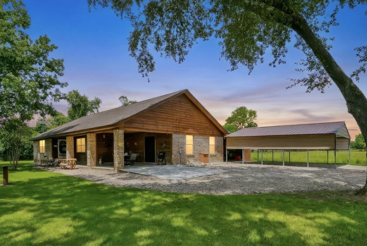 22035 Buescher Road Property Photo 7