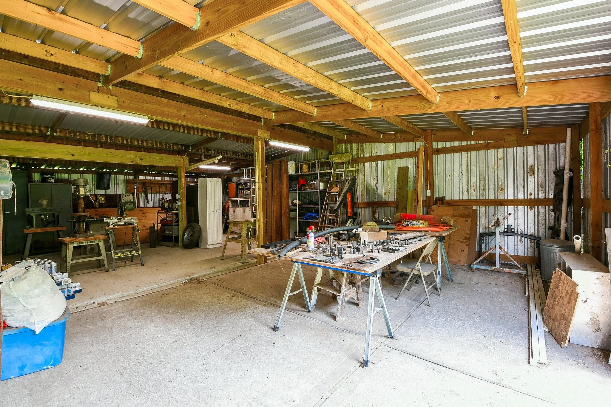 22035 Buescher Road Property Photo 11