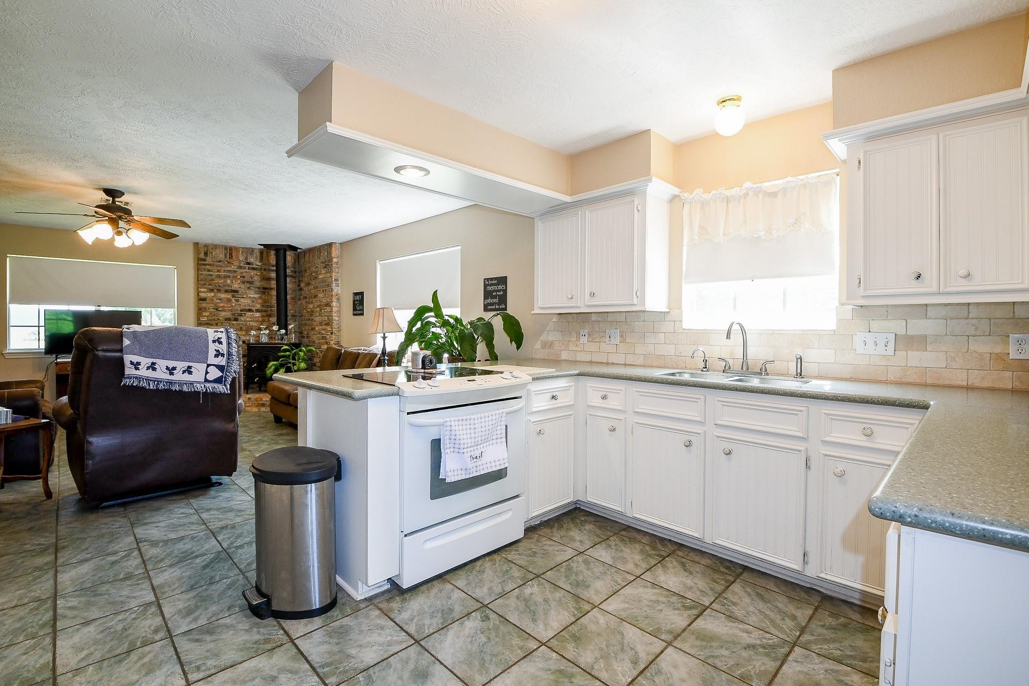 22035 Buescher Road Property Photo 35