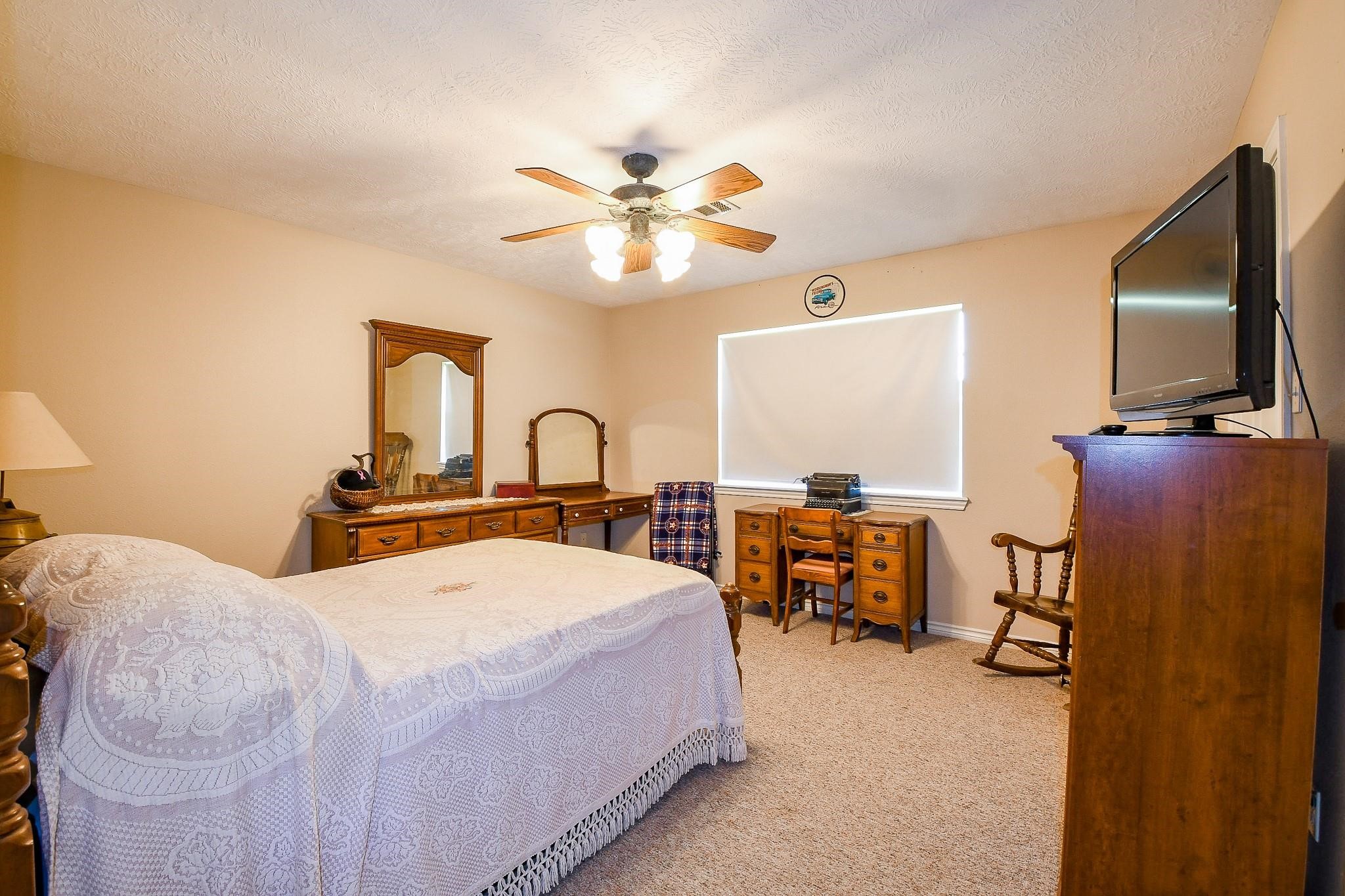 22035 Buescher Road Property Photo 38