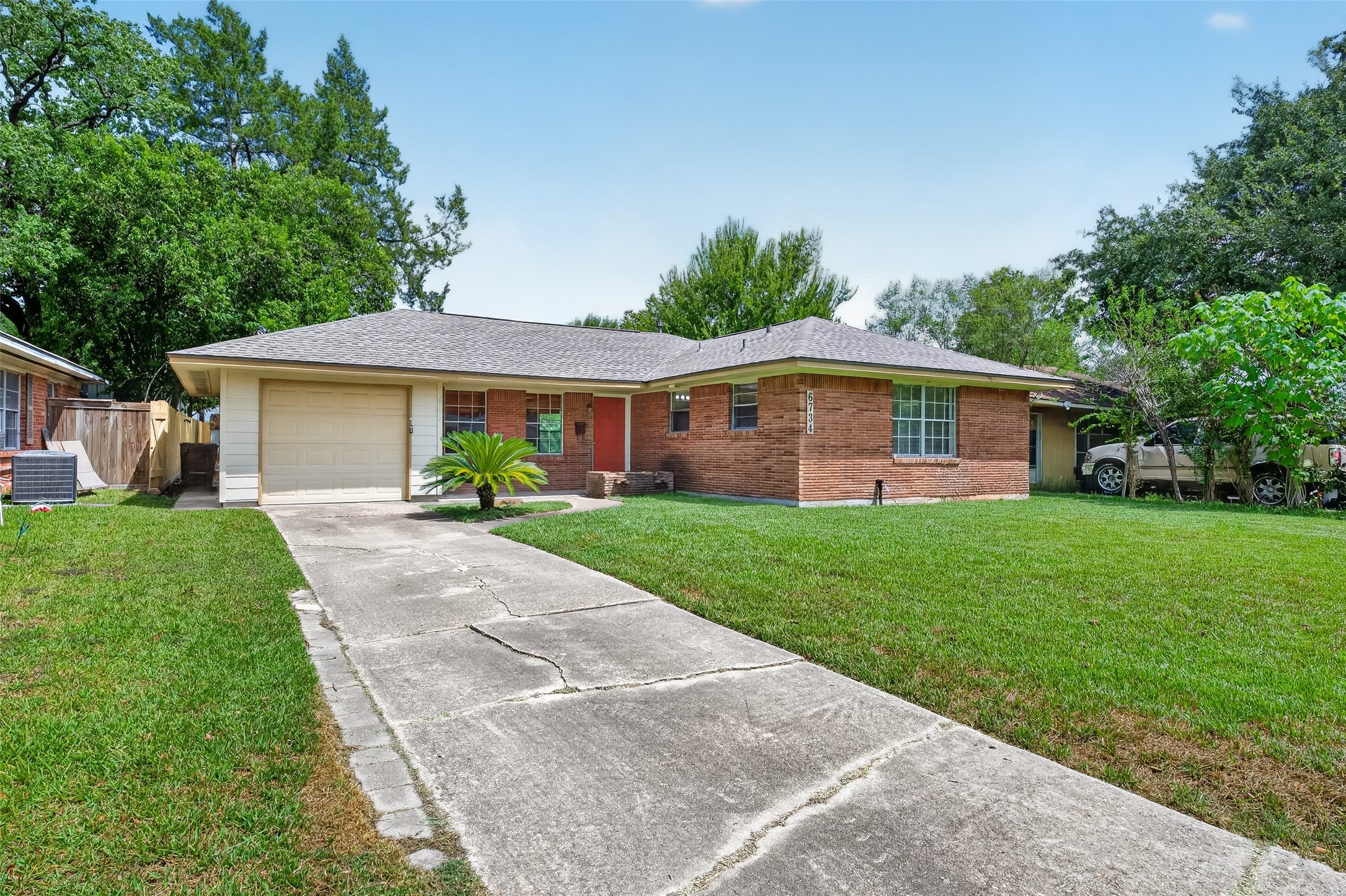 6734 Sharpcrest Street Property Photo 3