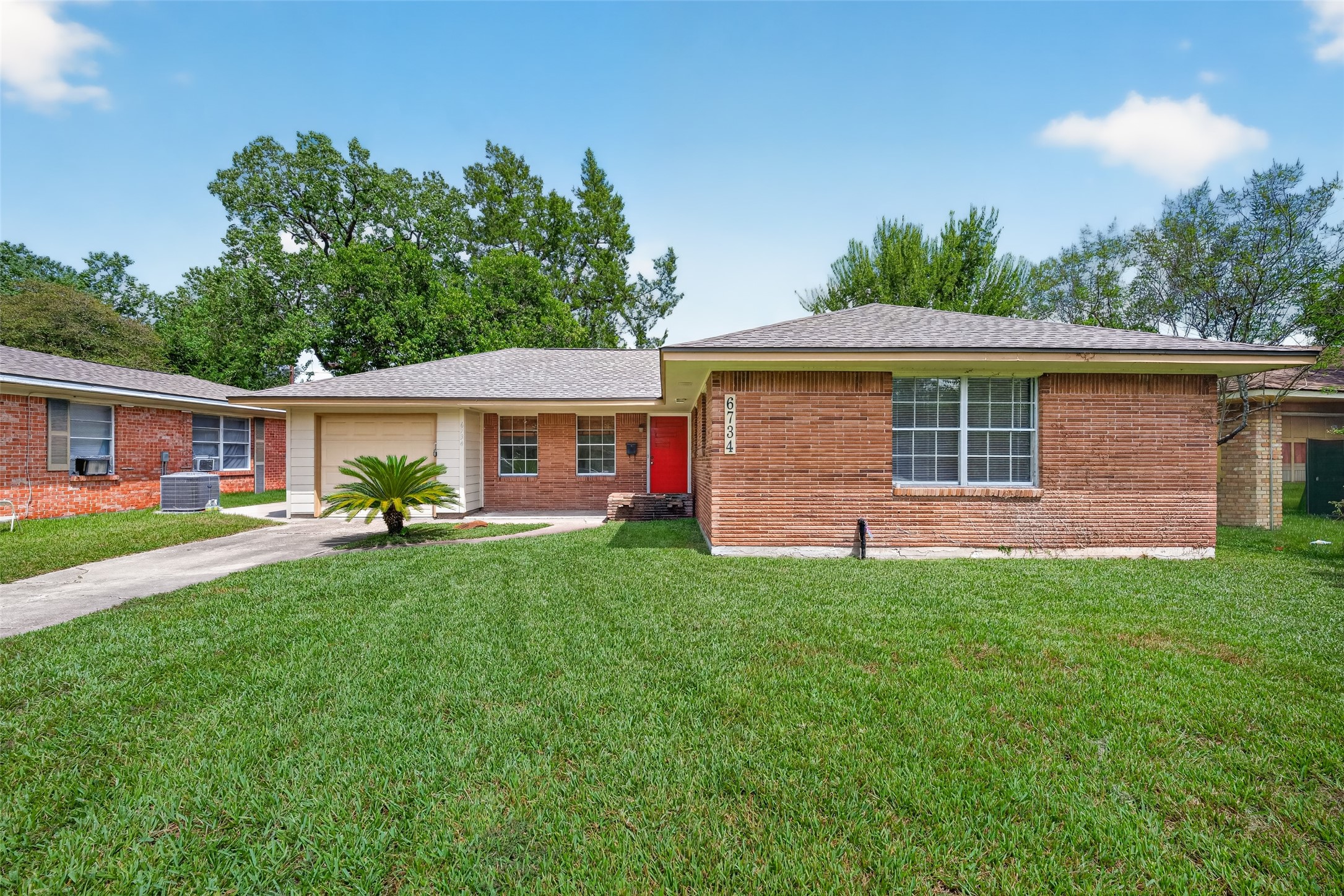 6734 Sharpcrest Street Property Photo 4