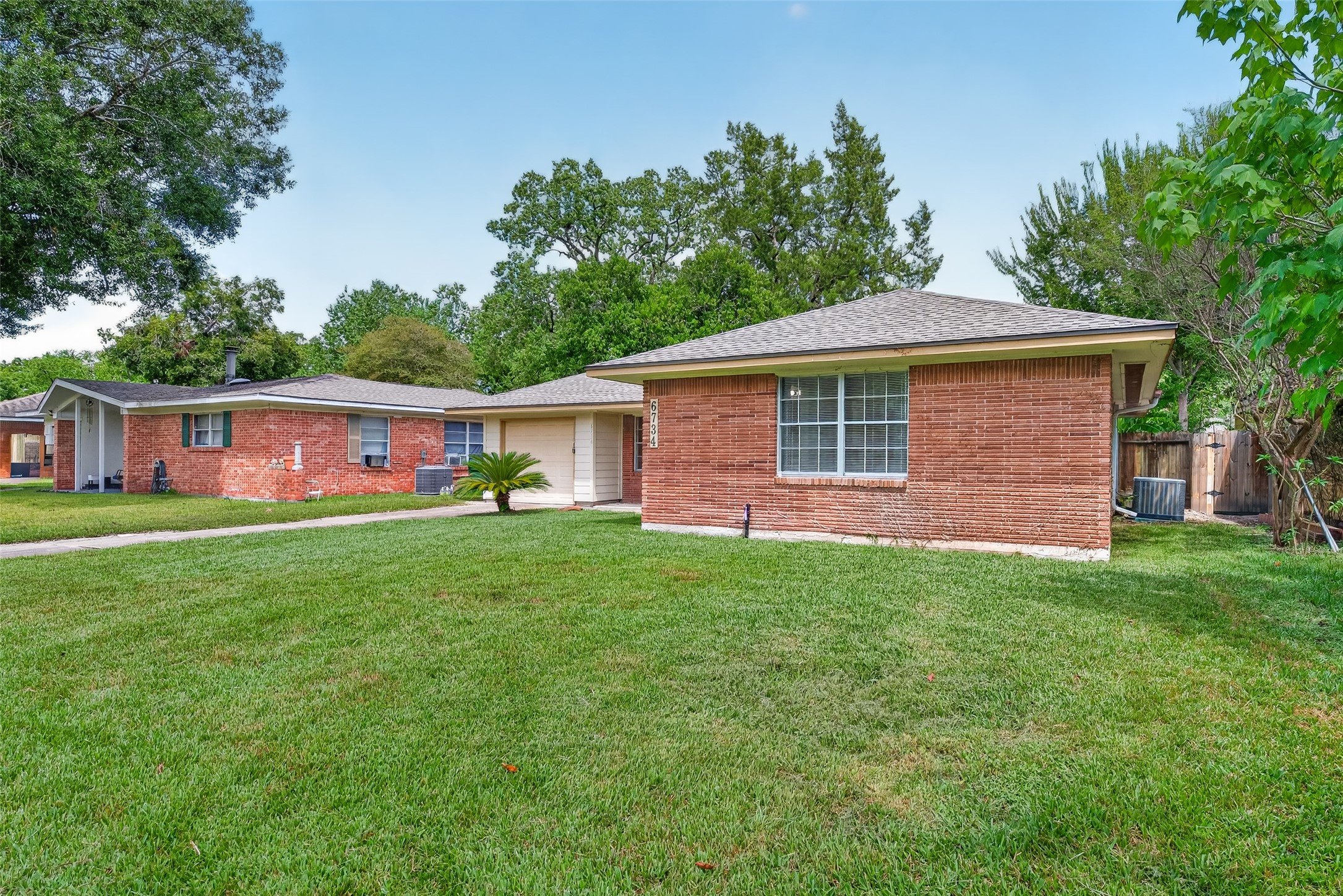 6734 Sharpcrest Street Property Photo 5