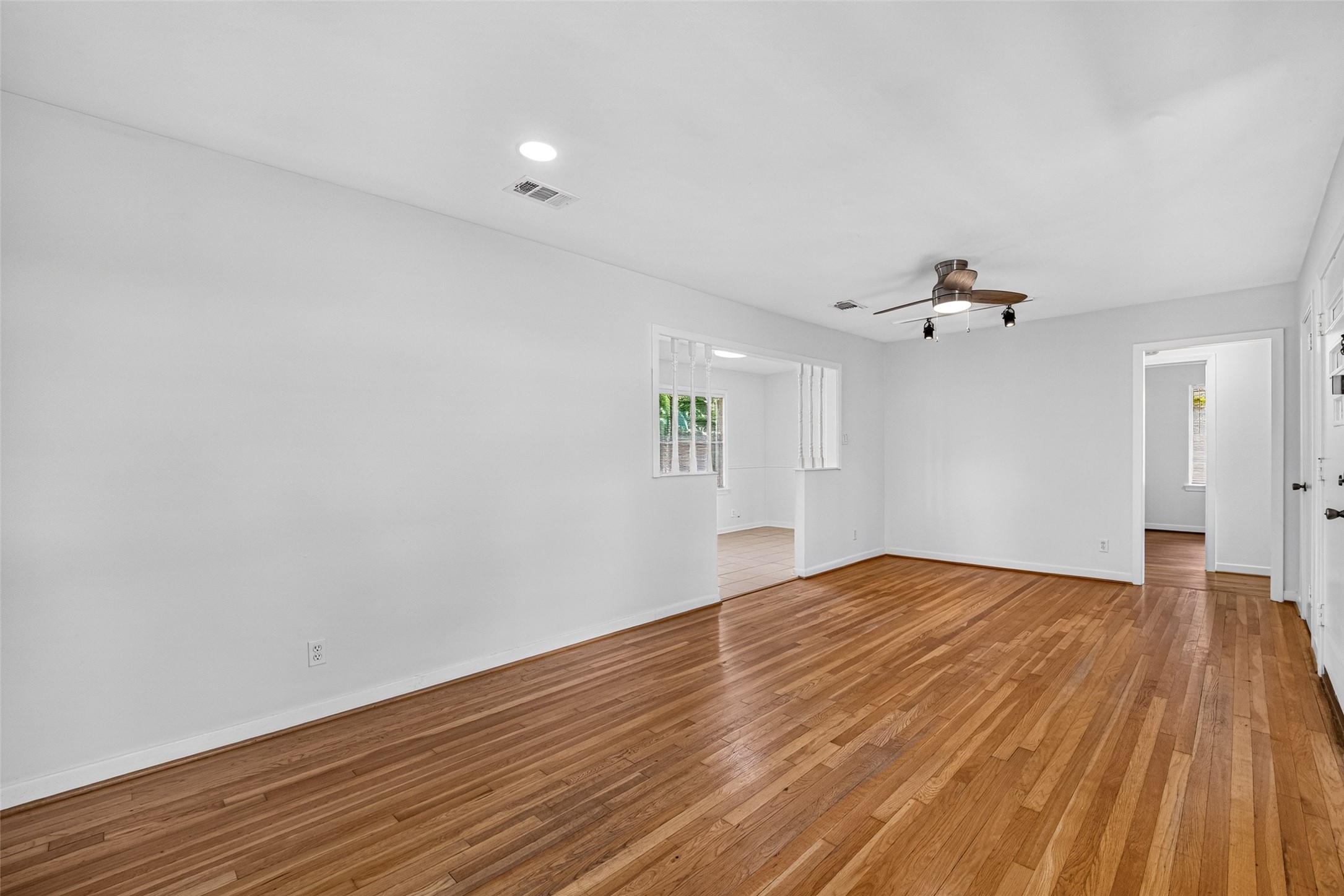 6734 Sharpcrest Street Property Photo 10