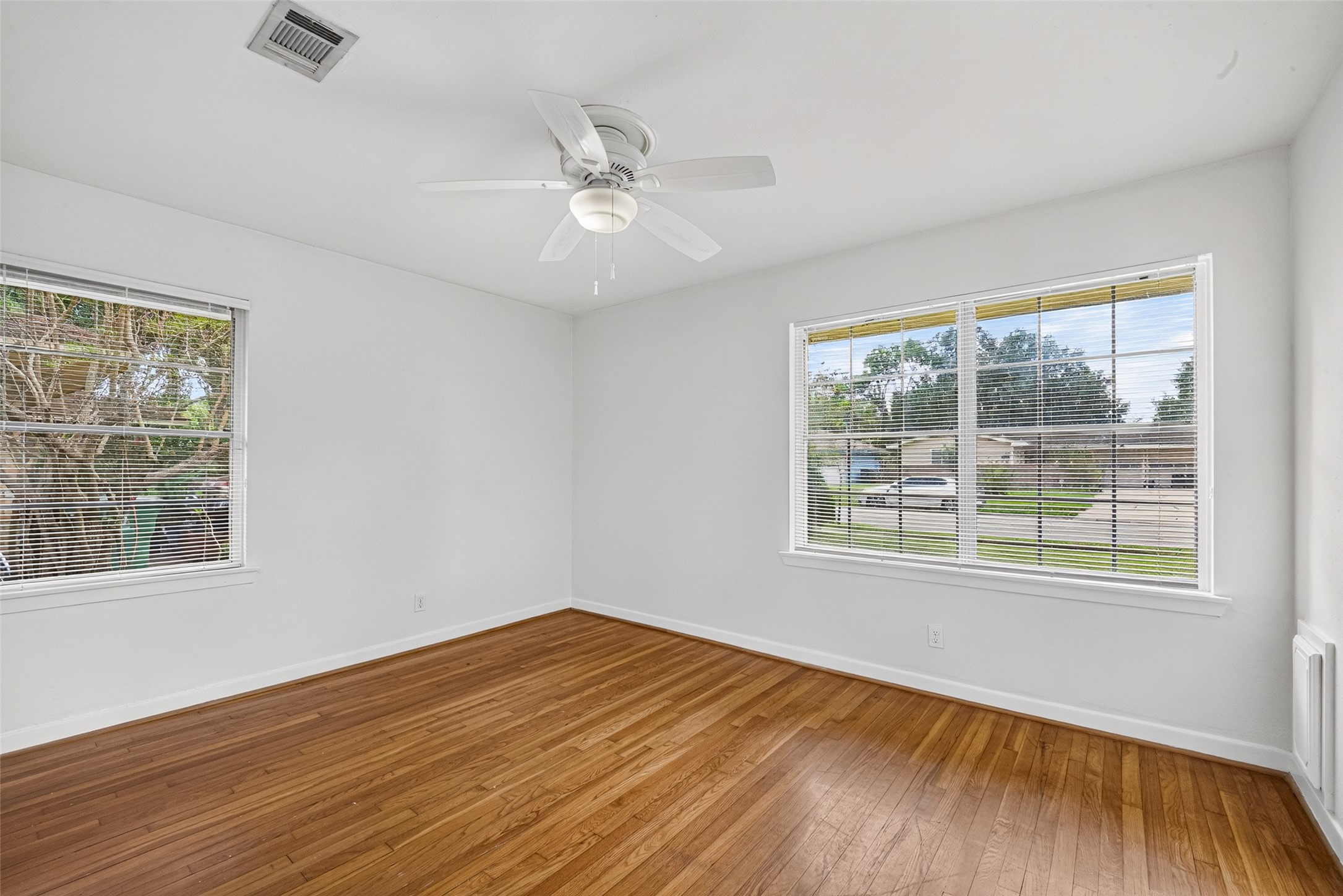 6734 Sharpcrest Street Property Photo 23