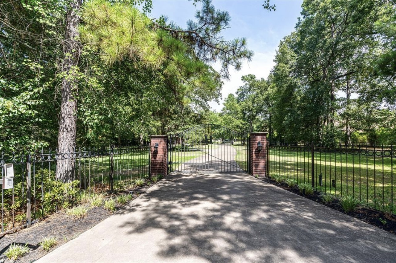 15567 Old Conroe Road Property Photo 1