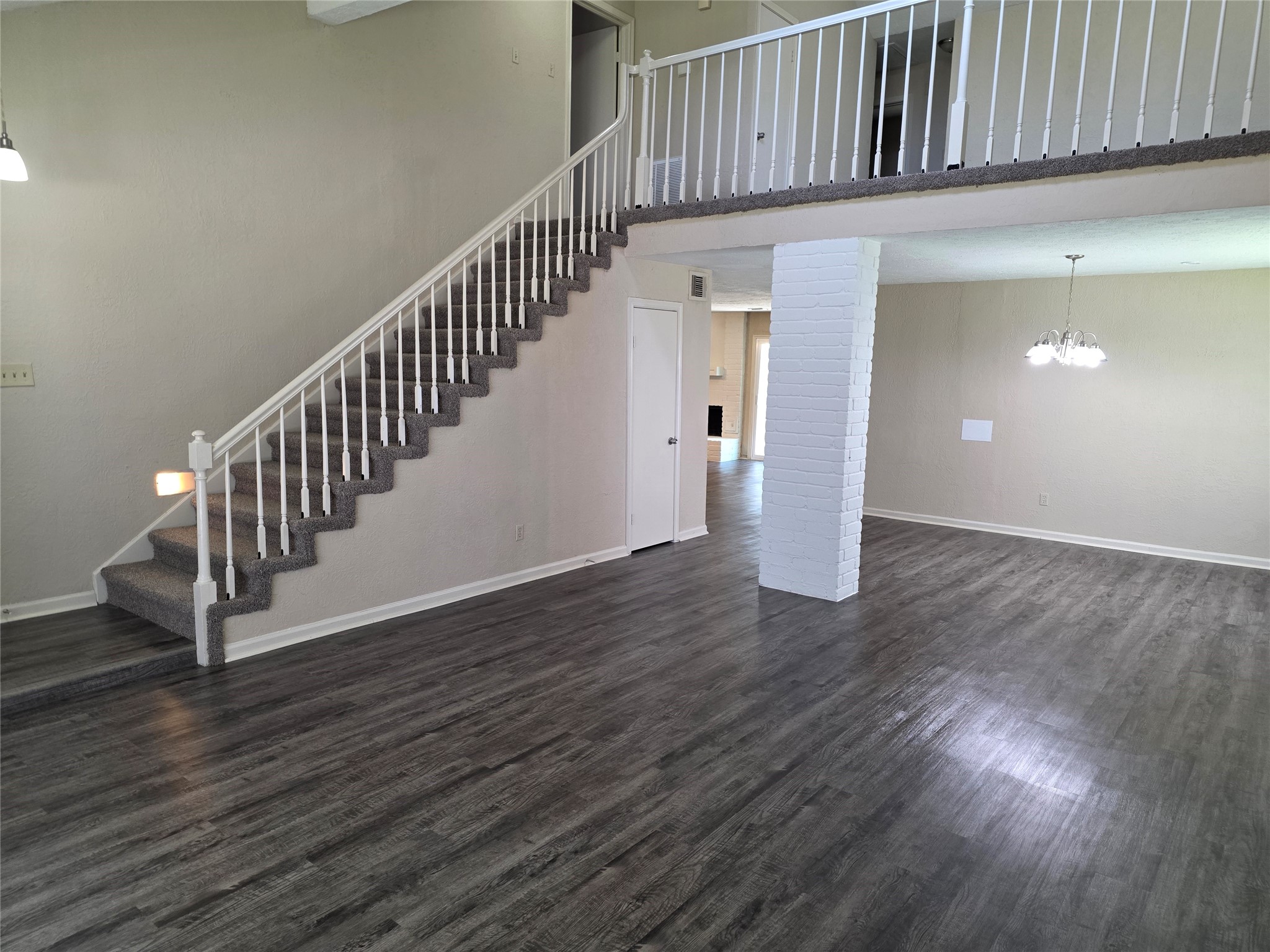 12902 Skymeadow Drive Property Photo 8
