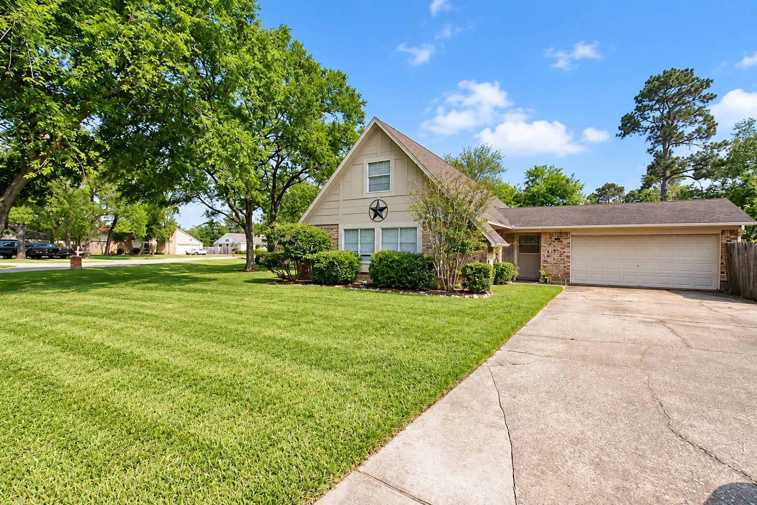 10030 Lost Pine Drive Property Photo 1