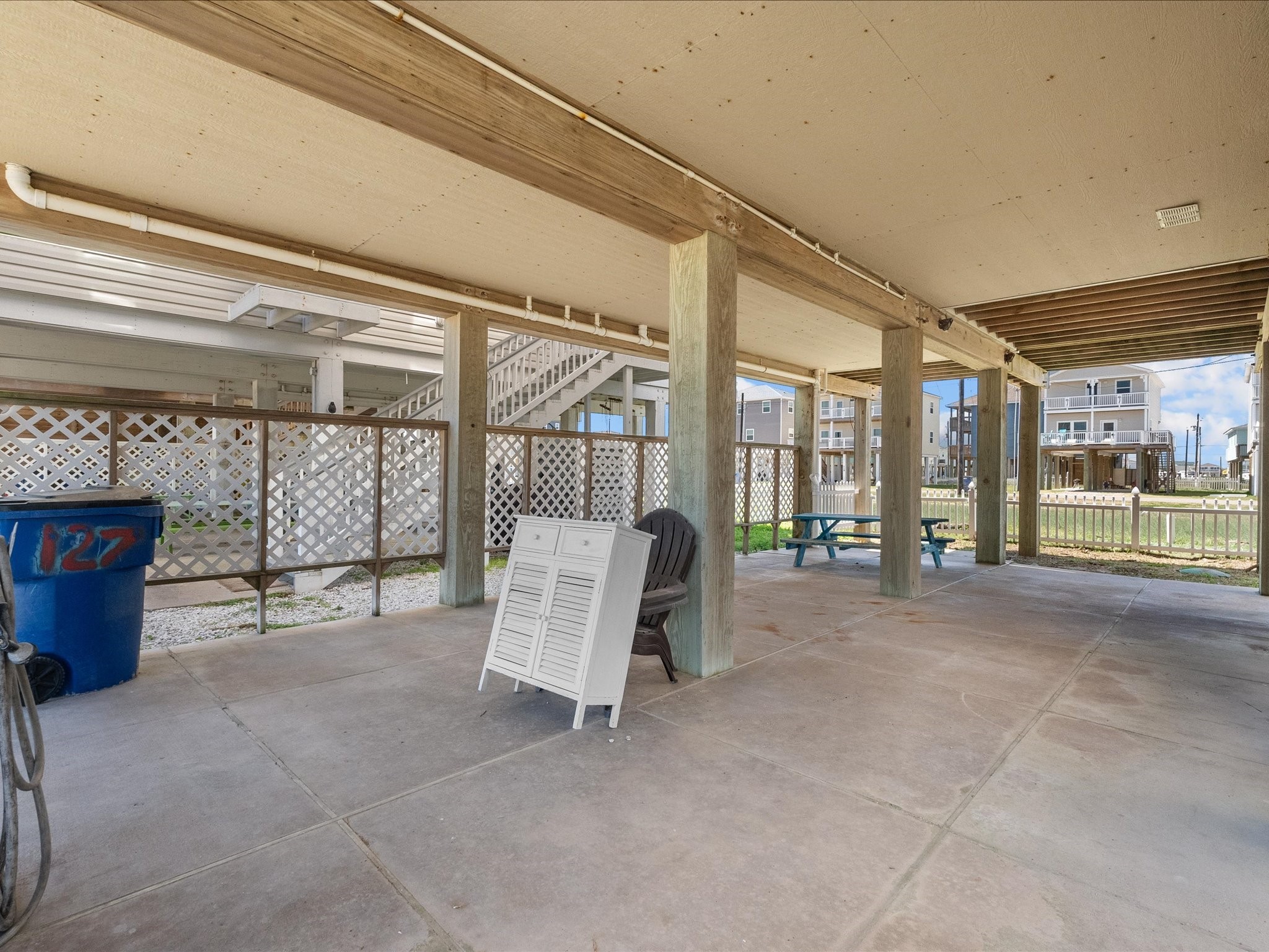 127 Howard Property Photo 31