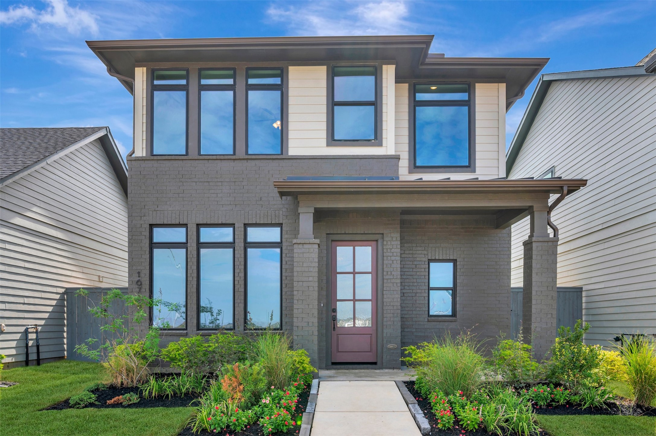 16718 Vibrant Avenue Property Photo 1