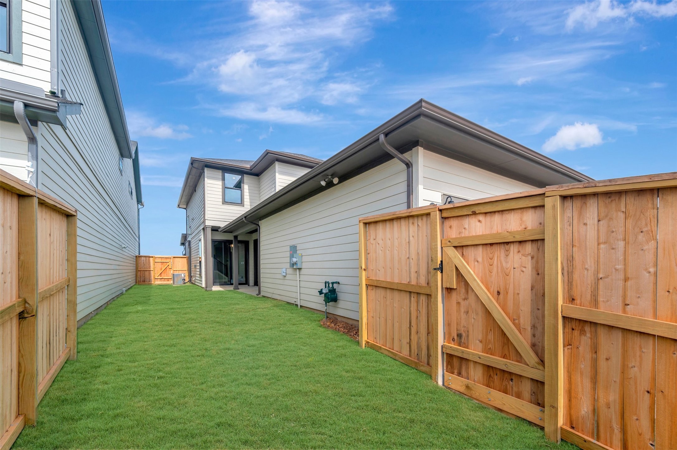 16718 Vibrant Avenue Property Photo 8