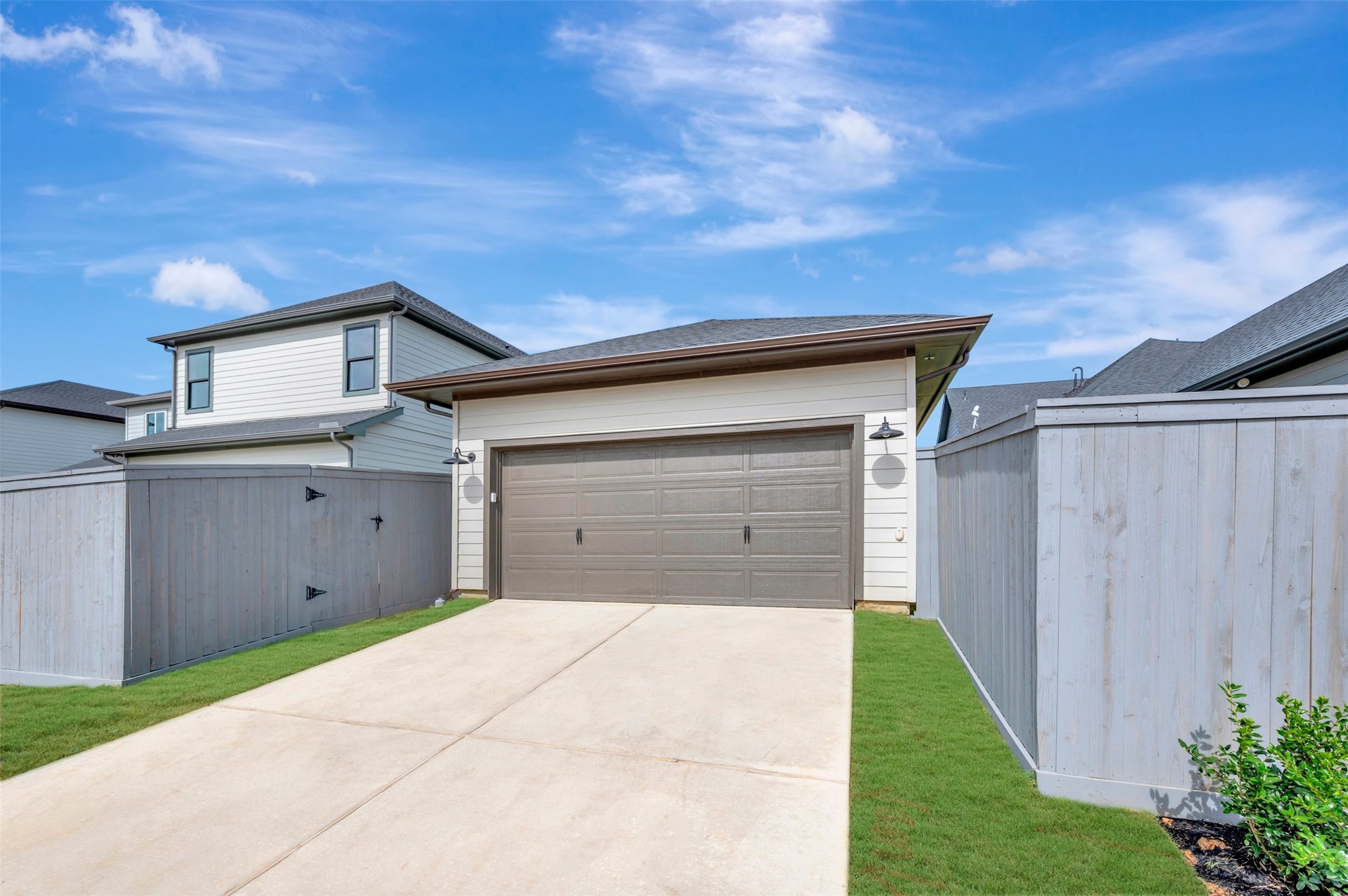 16718 Vibrant Avenue Property Photo 11