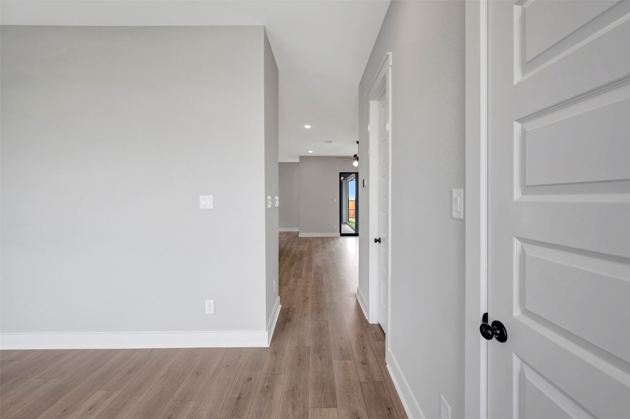 16718 Vibrant Avenue Property Photo 15