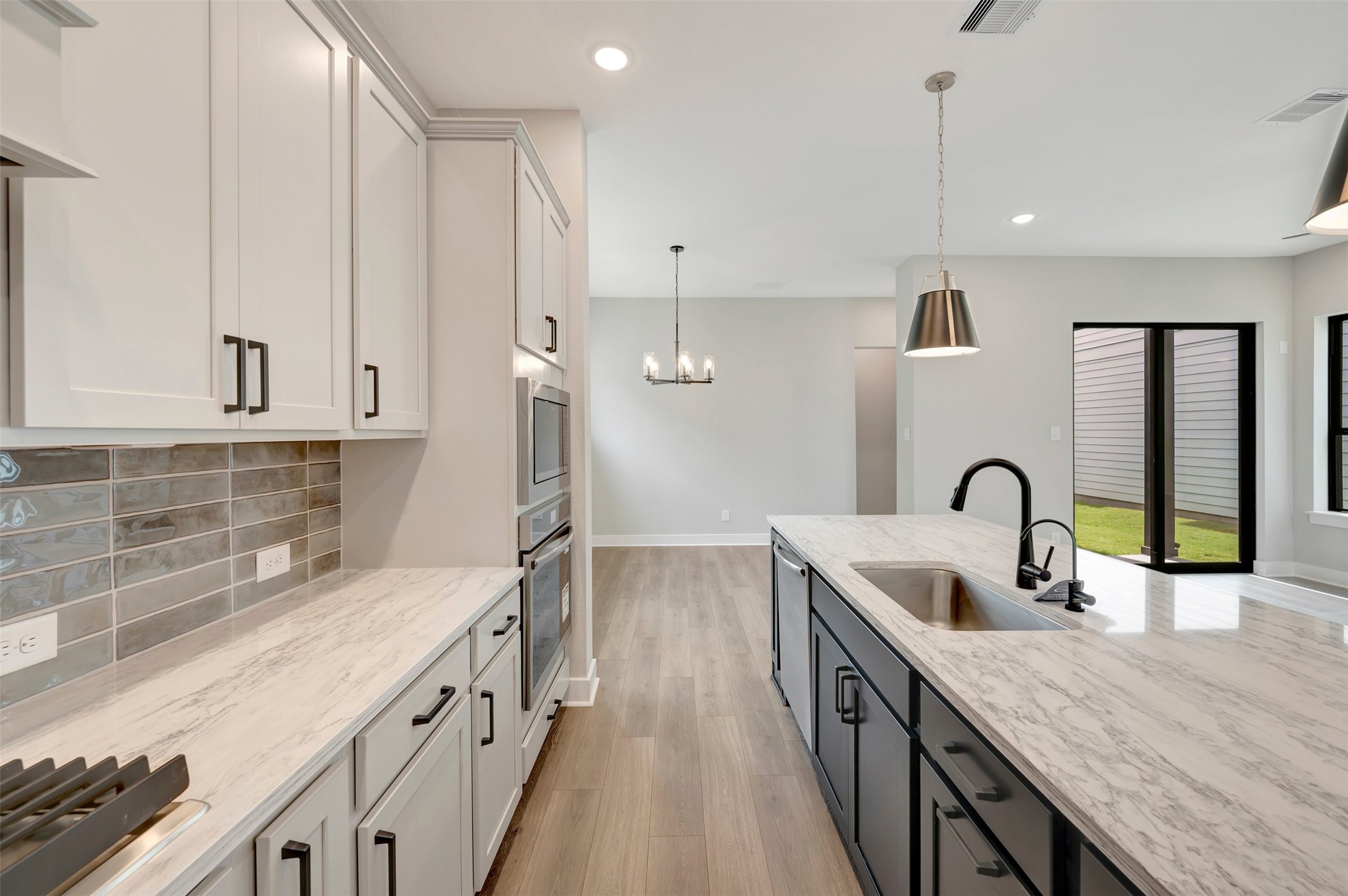 16718 Vibrant Avenue Property Photo 24