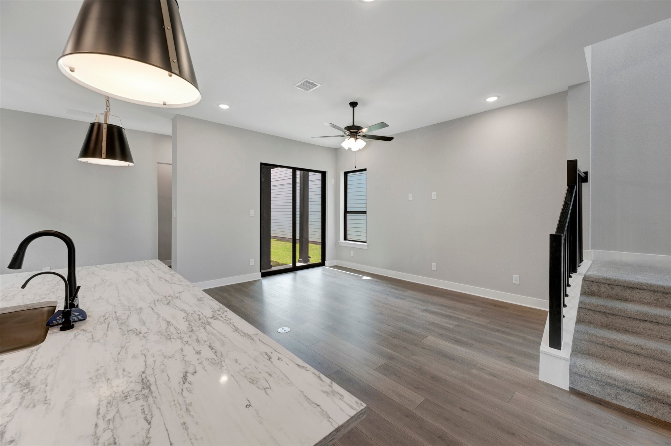 16718 Vibrant Avenue Property Photo 25