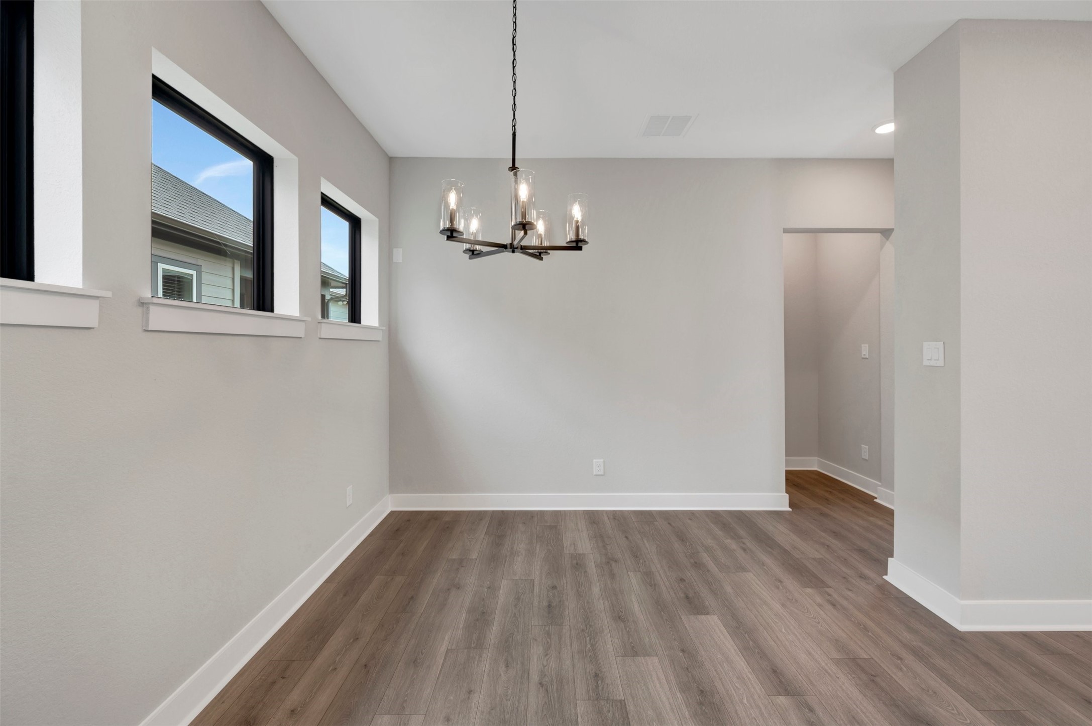 16718 Vibrant Avenue Property Photo 26