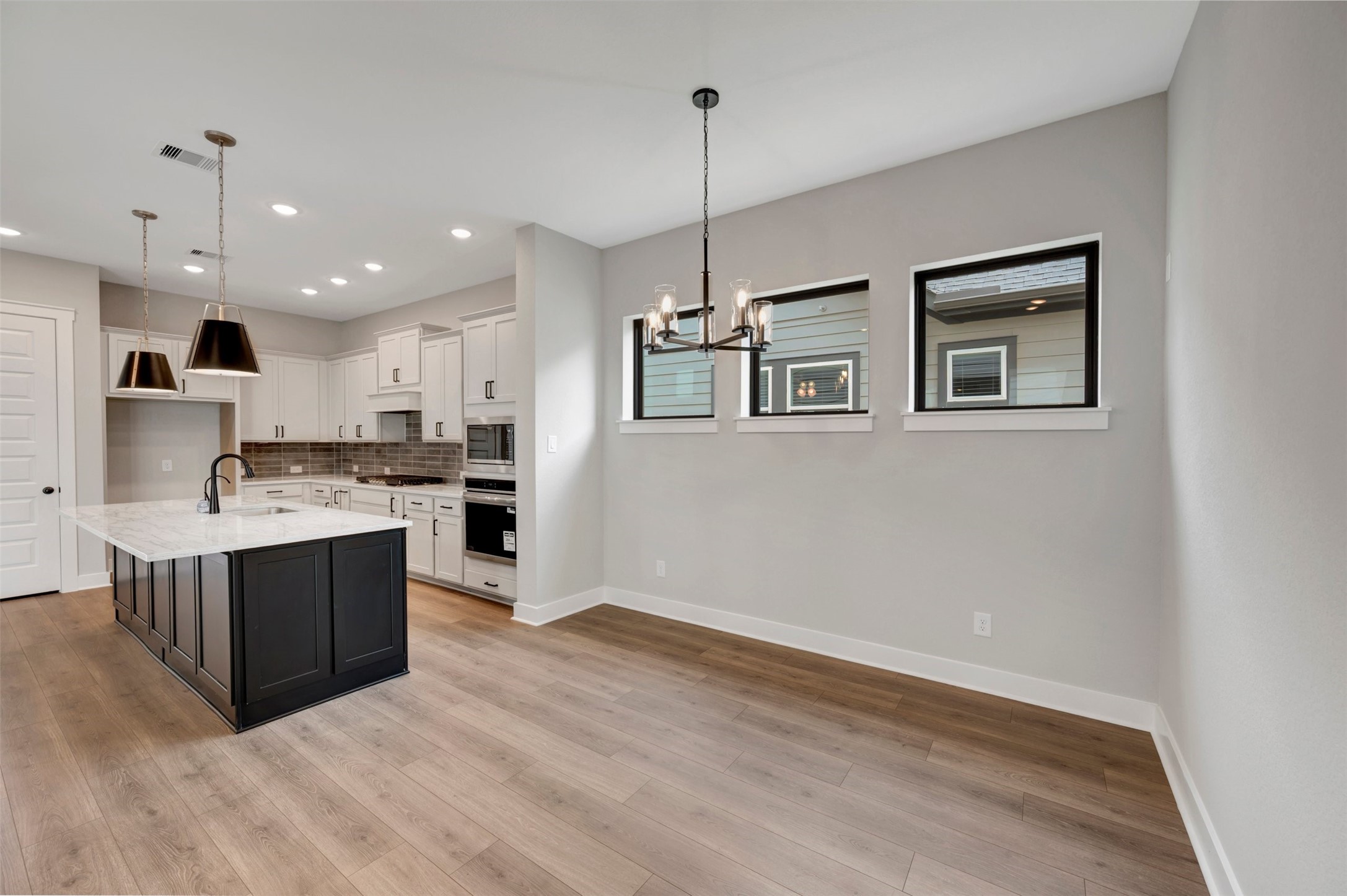 16718 Vibrant Avenue Property Photo 27