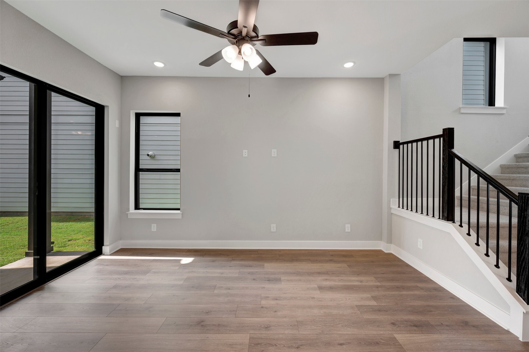 16718 Vibrant Avenue Property Photo 28