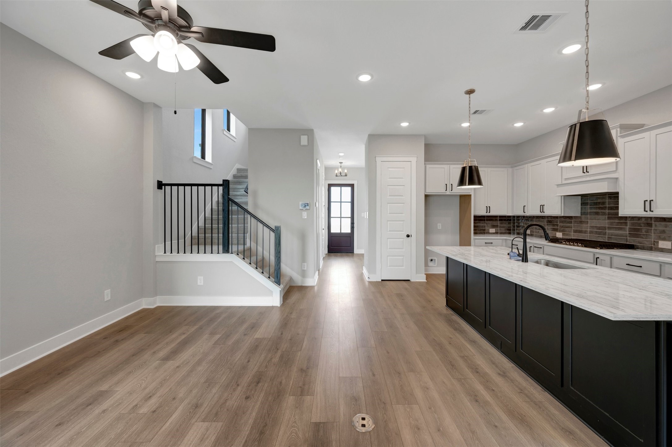 16718 Vibrant Avenue Property Photo 29