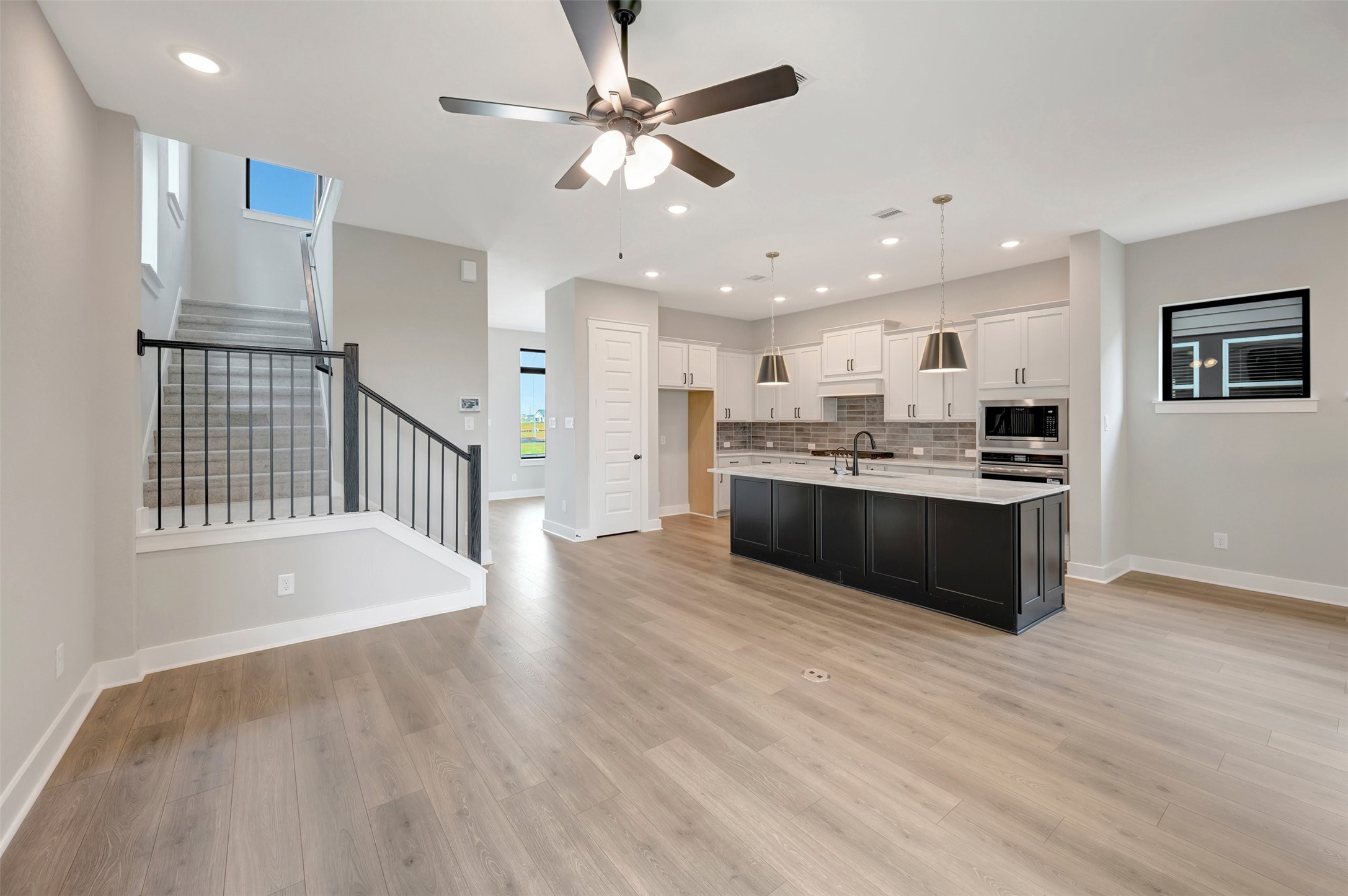 16718 Vibrant Avenue Property Photo 30