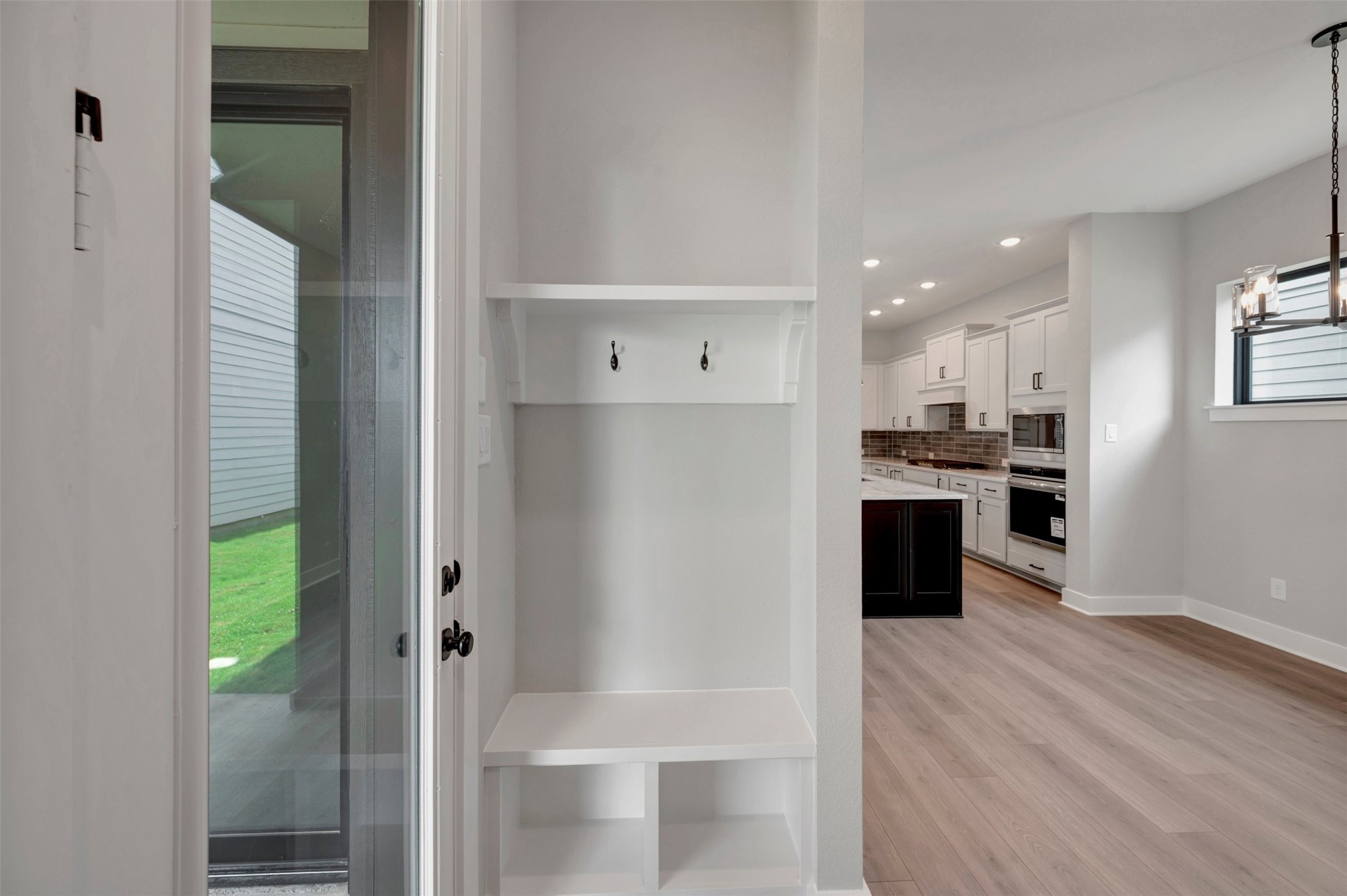 16718 Vibrant Avenue Property Photo 32