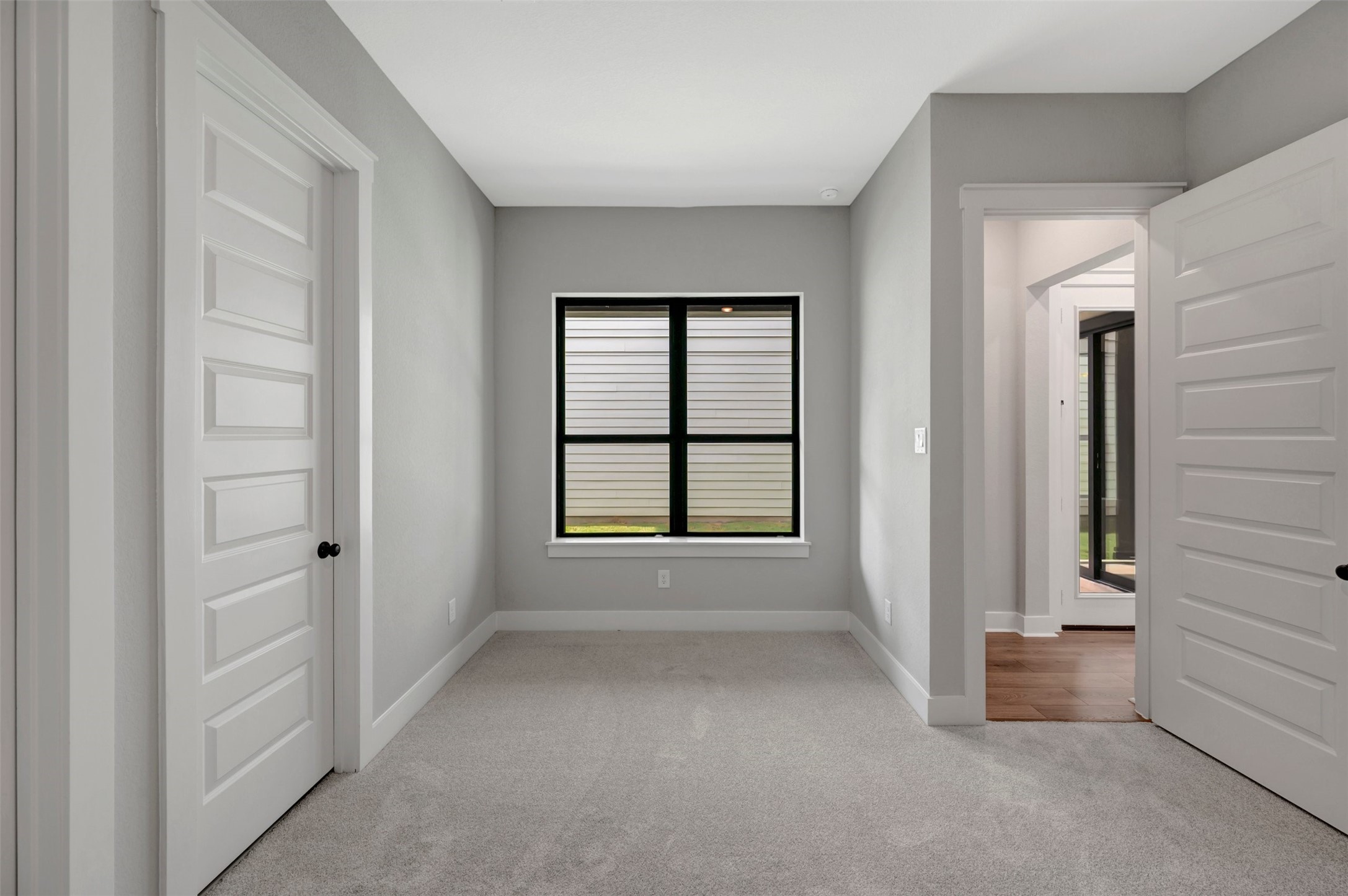 16718 Vibrant Avenue Property Photo 33