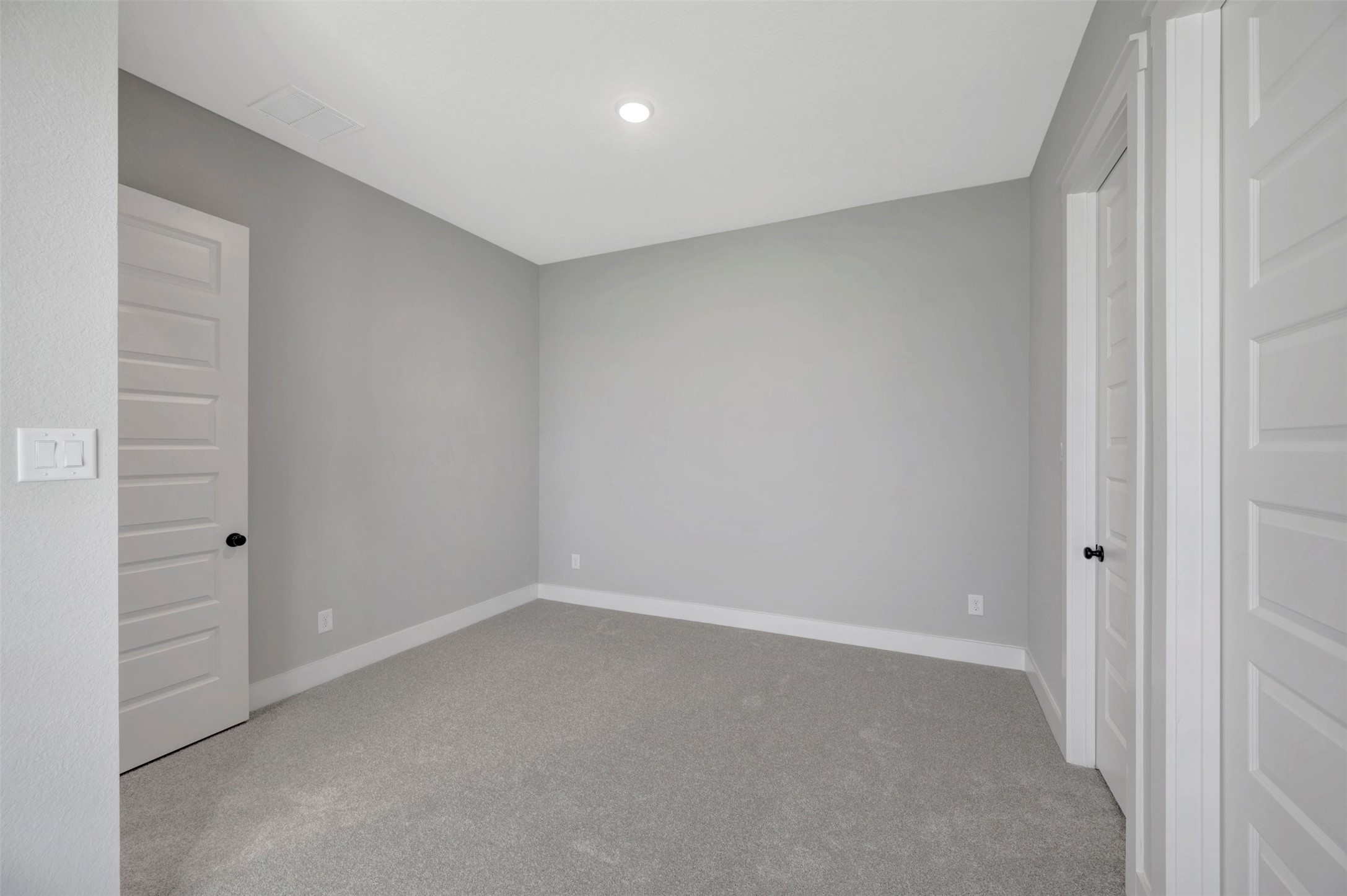 16718 Vibrant Avenue Property Photo 34