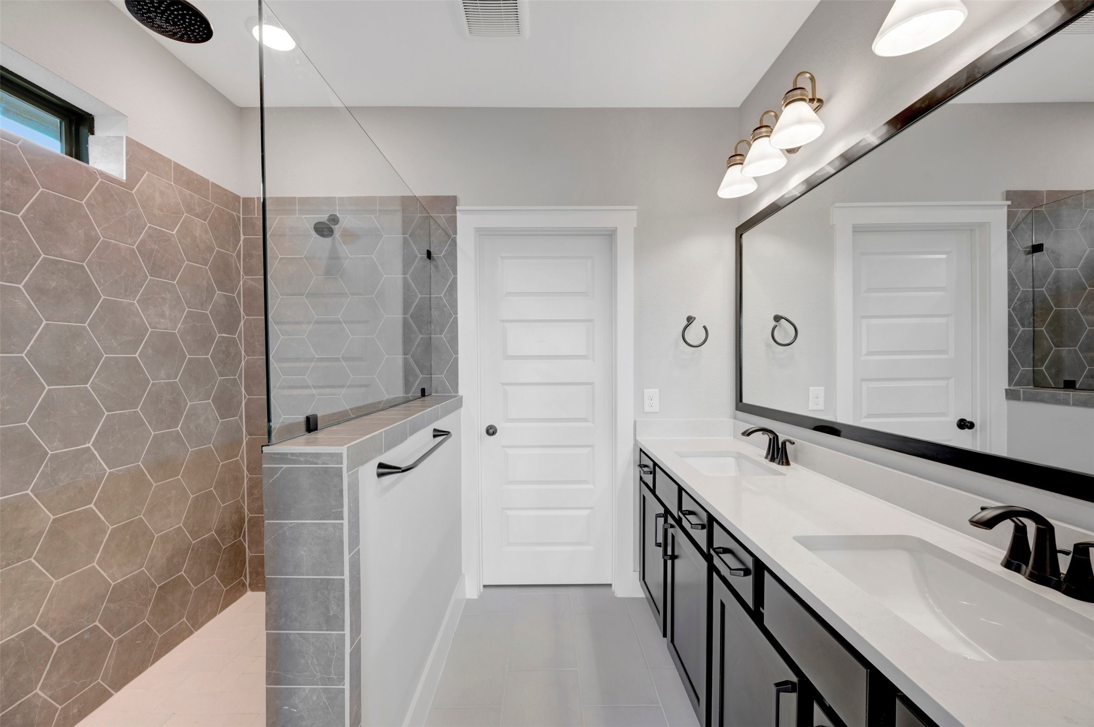 16718 Vibrant Avenue Property Photo 39