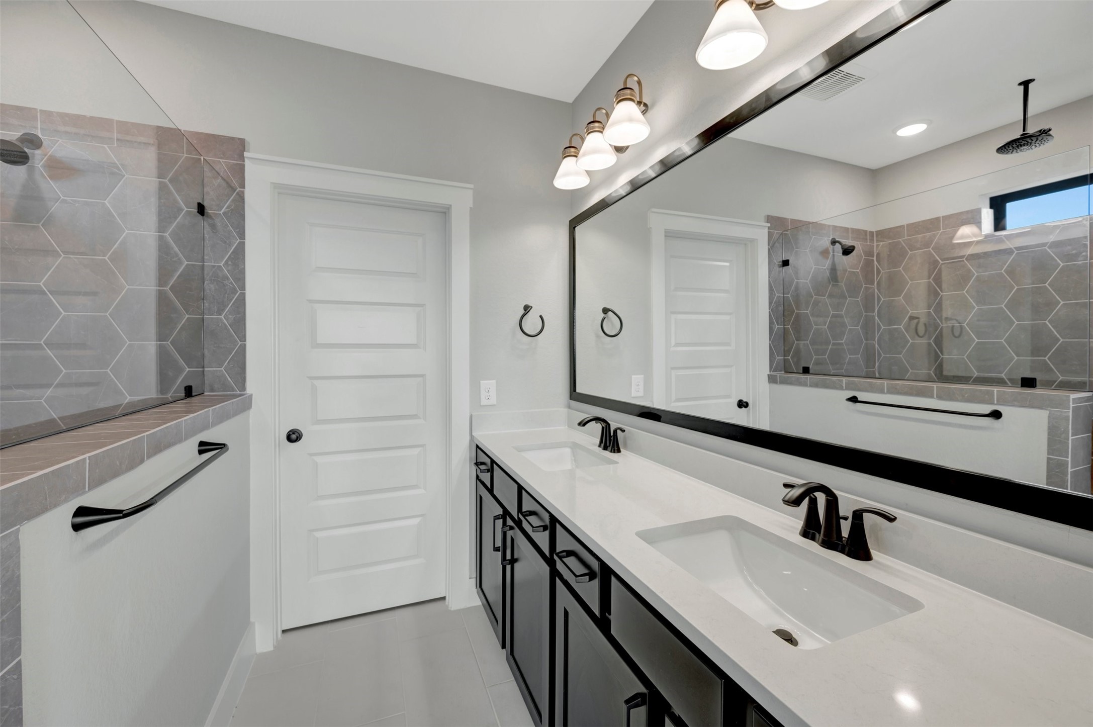 16718 Vibrant Avenue Property Photo 40