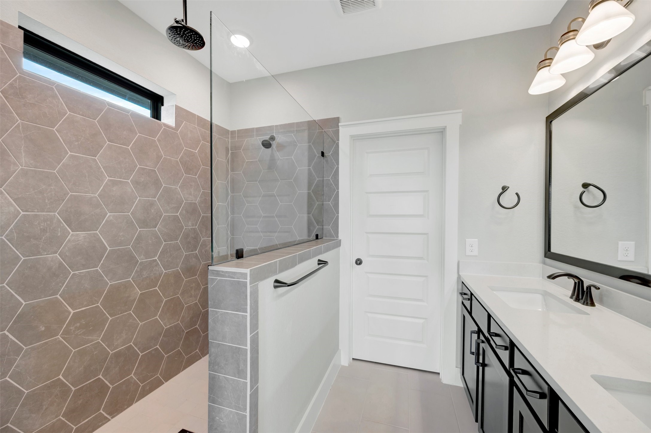 16718 Vibrant Avenue Property Photo 41