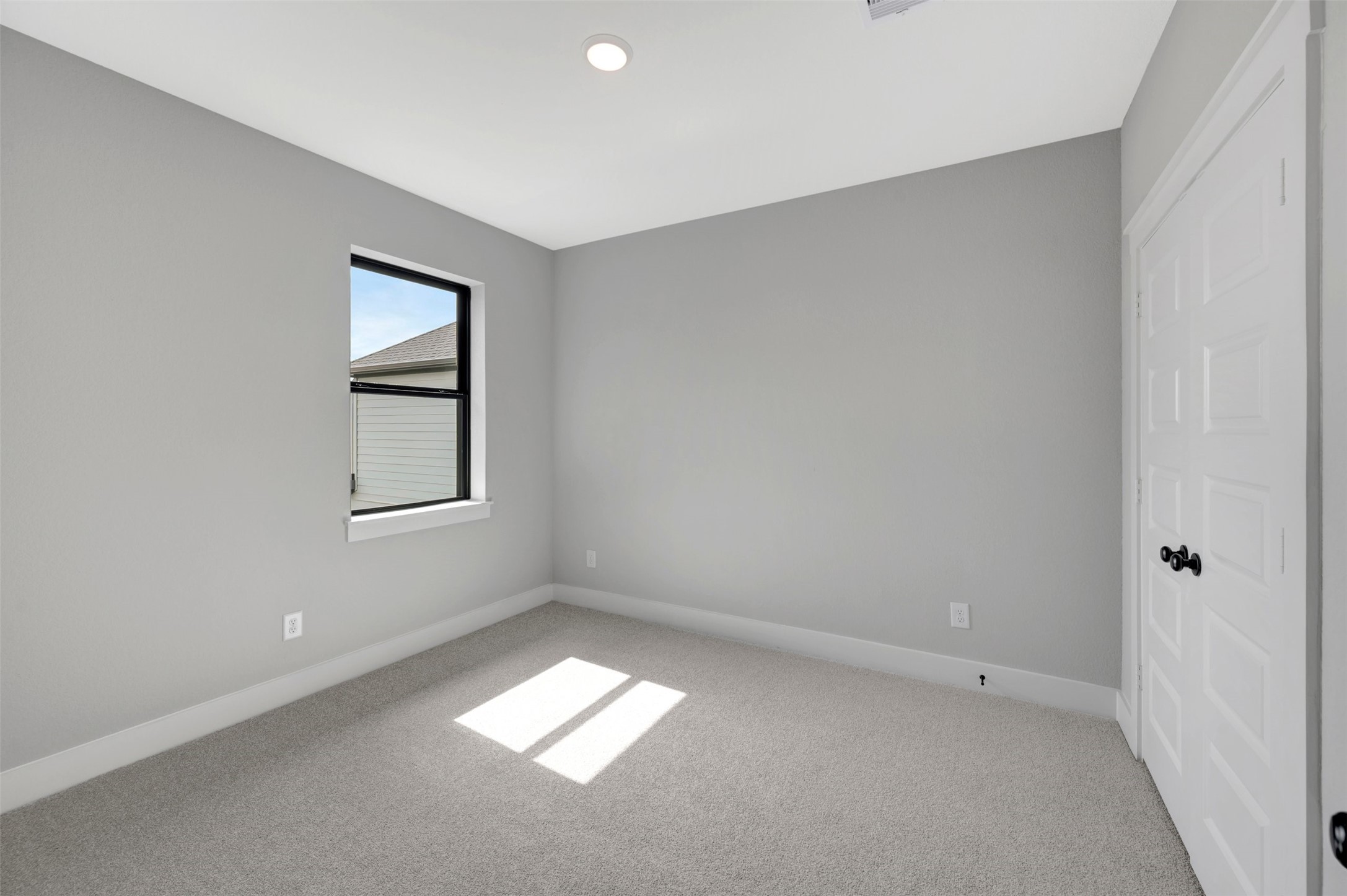 16718 Vibrant Avenue Property Photo 45