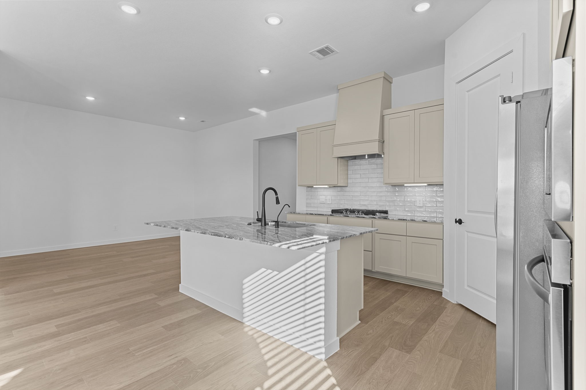 2329 Poseidon Street Property Photo 4