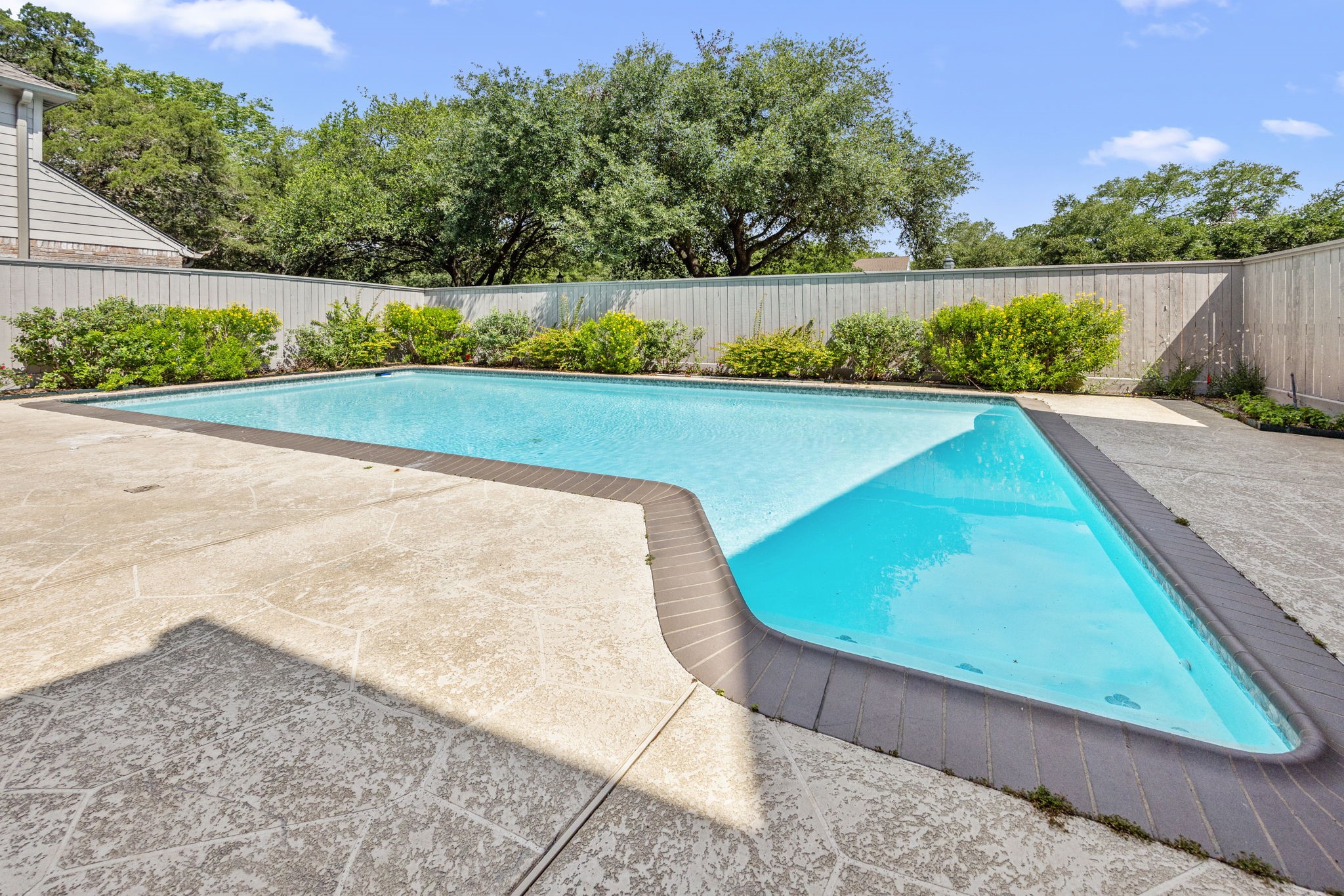 15742 Walkwood Drive Property Photo 41