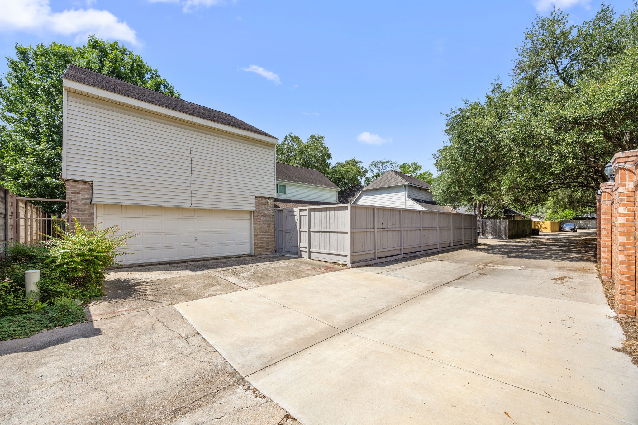15742 Walkwood Drive Property Photo 46