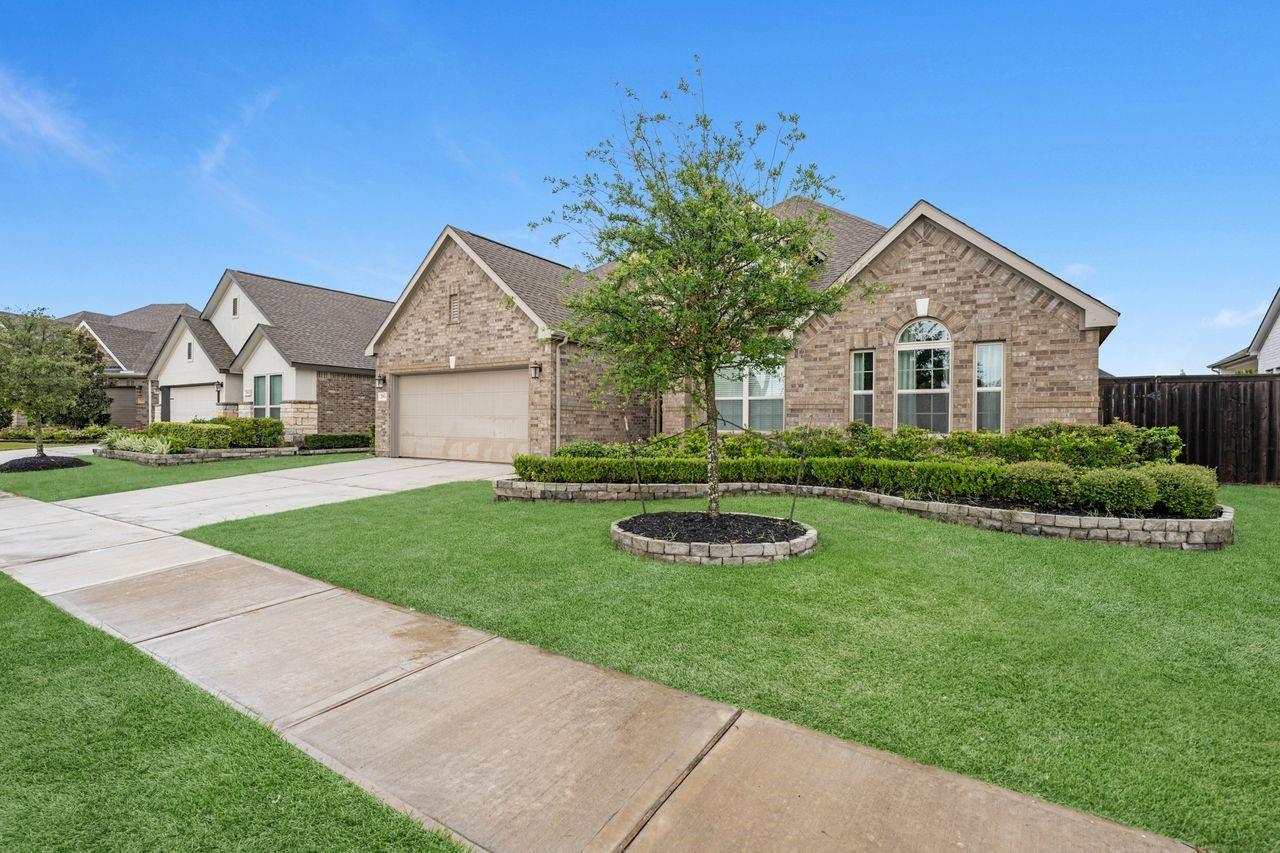 29614 Apple Glen Court Property Photo 2