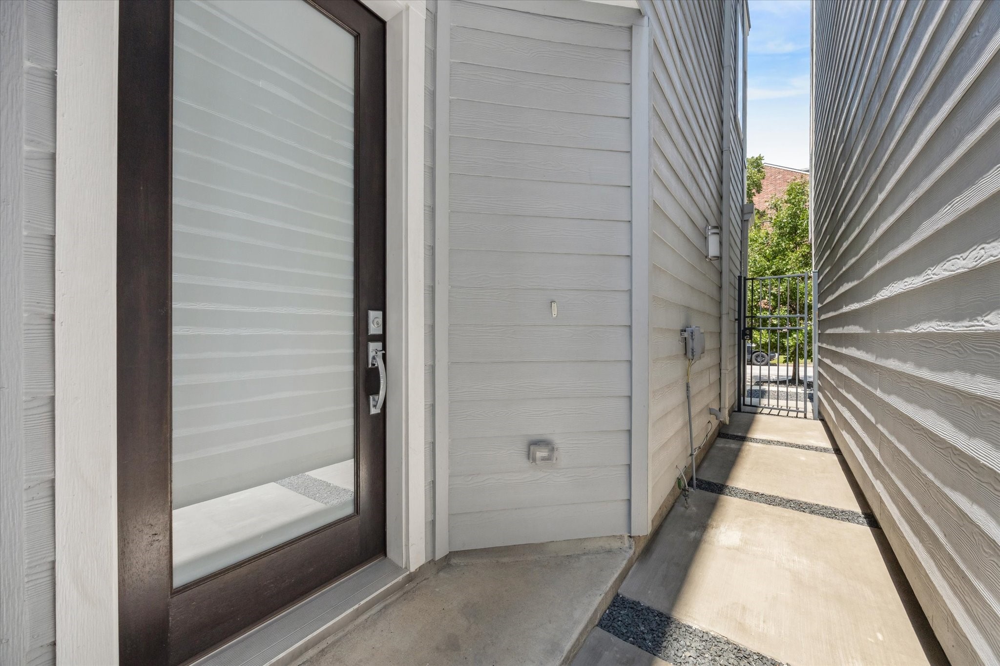 4605 La Branch Street Property Photo 2