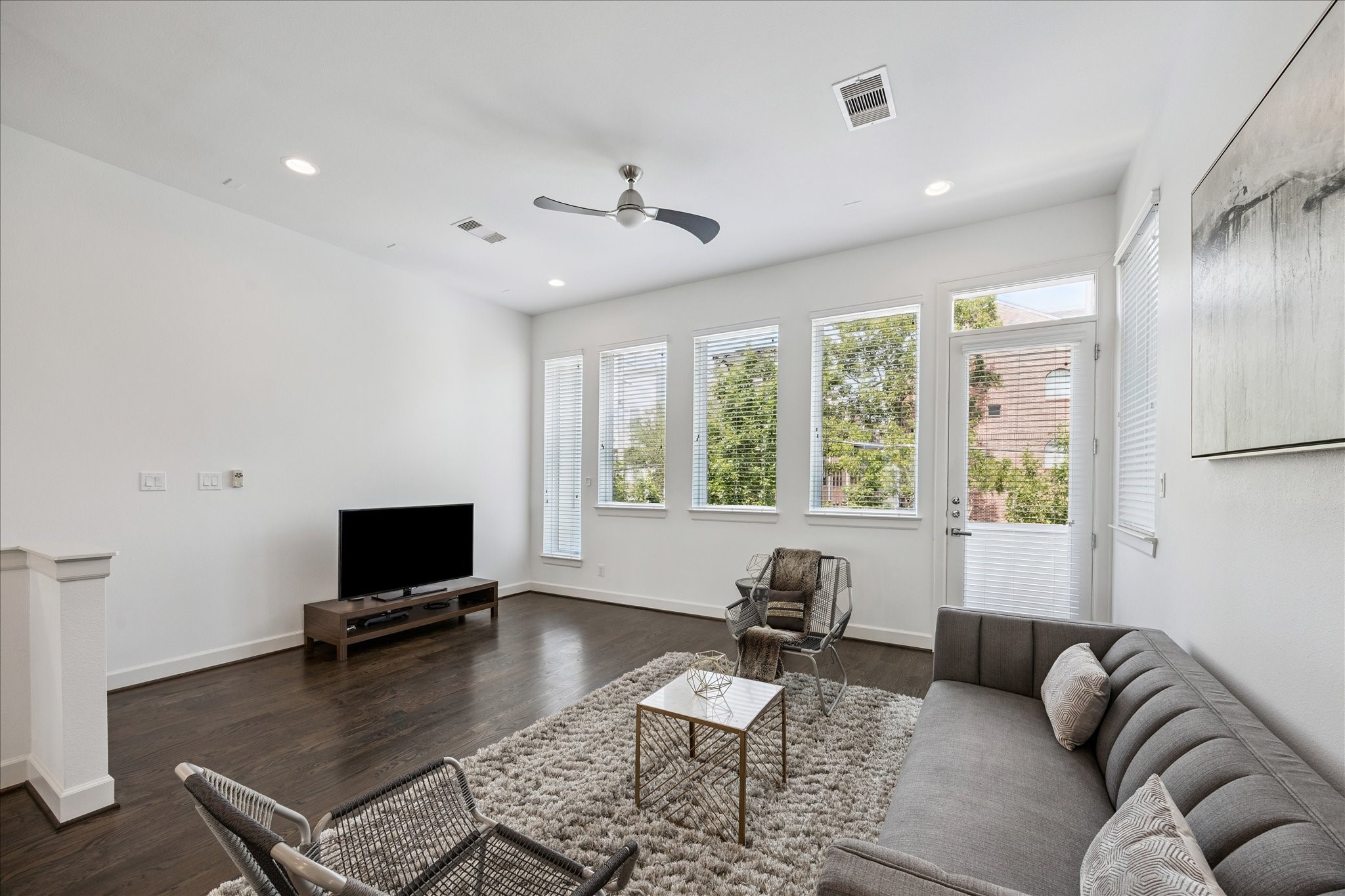 4605 La Branch Street Property Photo 5