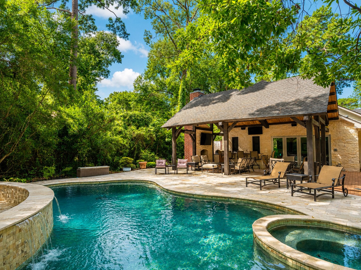 7 Pastoral Pond Circle Property Photo 2