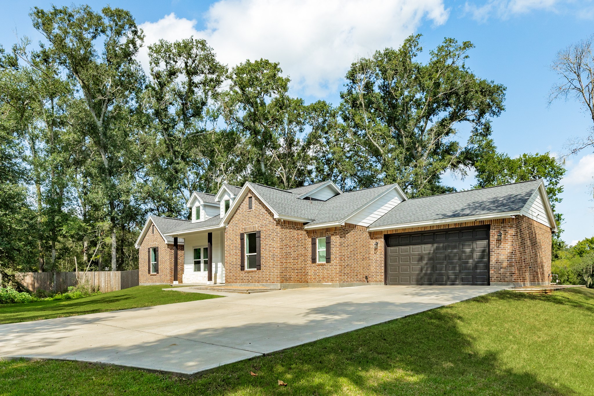 1219 Chuckwagon Court Property Photo 3